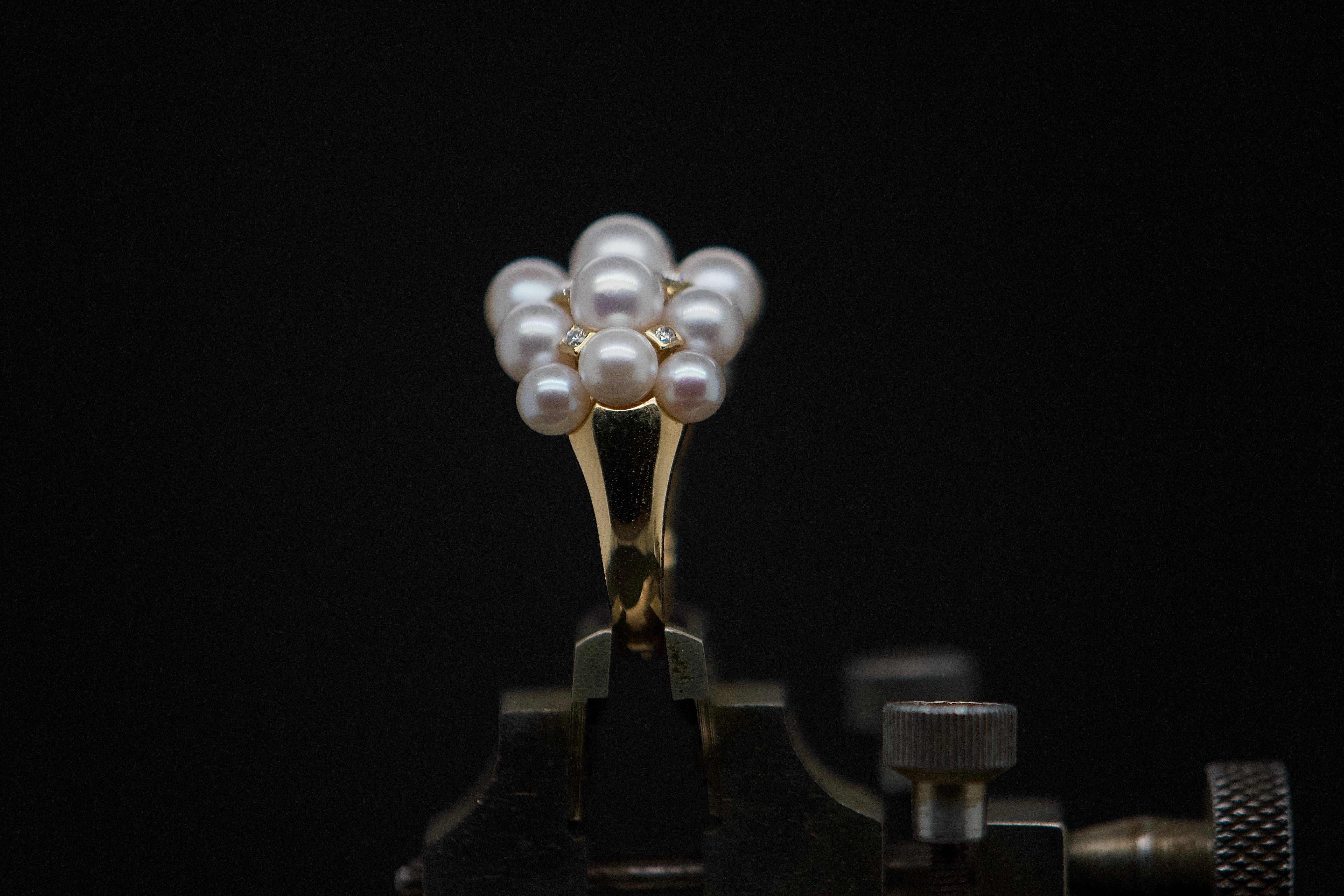 Women's 18-Carat Gold Ring Adorned with Pearls and 0.180-Carat Diamonds For Sale