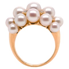 18-Carat Gold Ring Adorned with Pearls and 0.180-Carat Diamonds