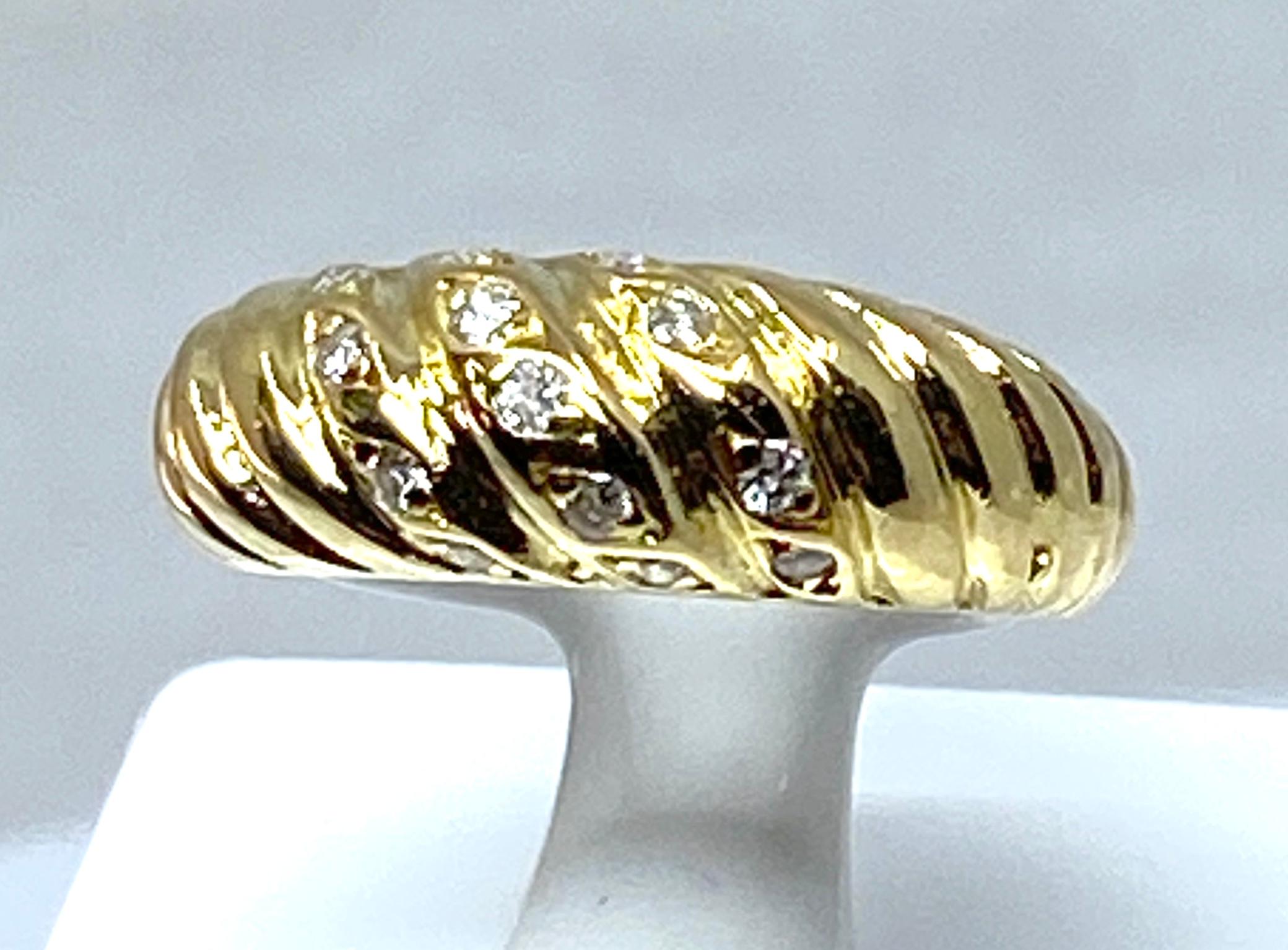 Women's or Men's 18 carat gold ring decorated with gadroons set with 3 rows of diamonds  For Sale