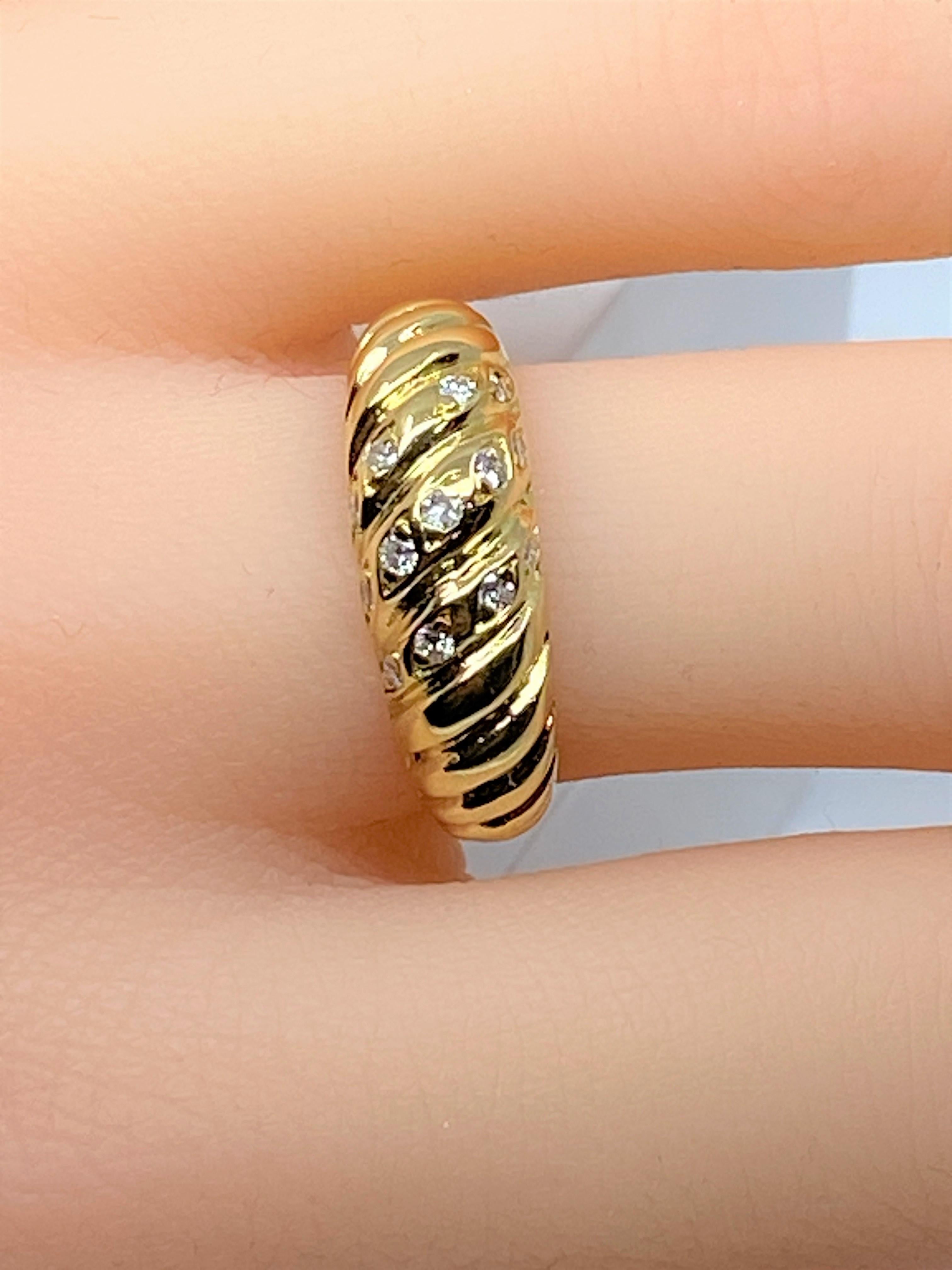 18 carat gold ring decorated with gadroons set with 3 rows of diamonds  For Sale 1