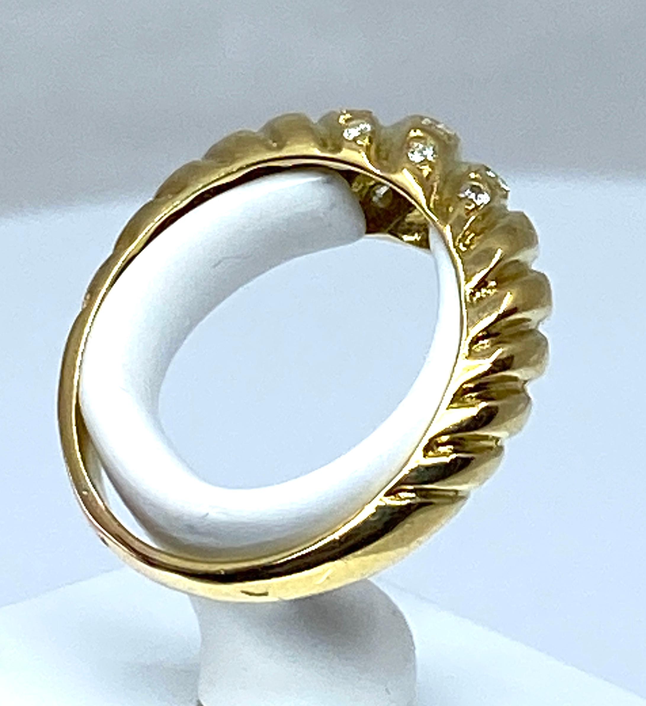 18 carat gold ring decorated with gadroons set with 3 rows of diamonds  For Sale 2