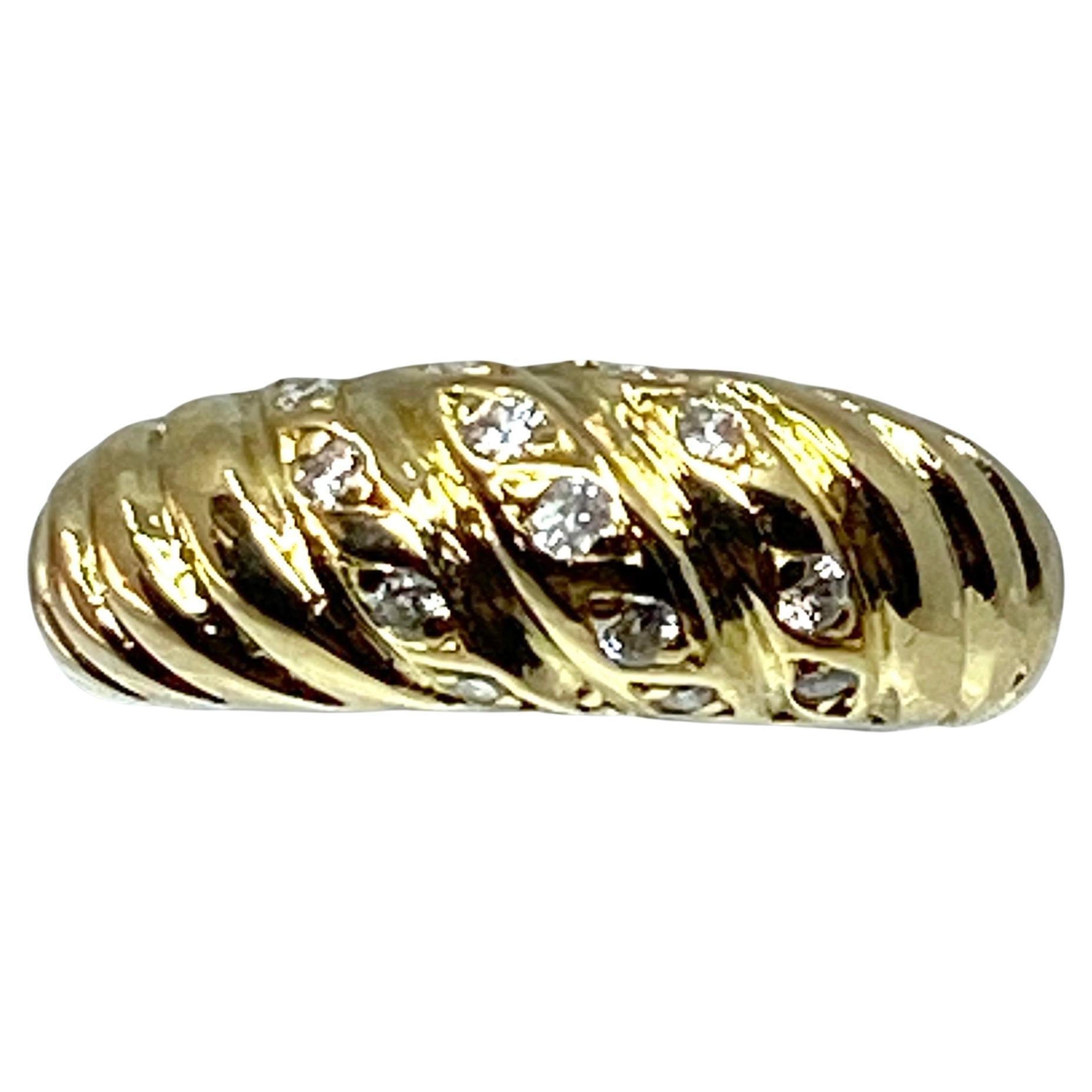 18 carat gold ring decorated with gadroons set with 3 rows of diamonds  For Sale