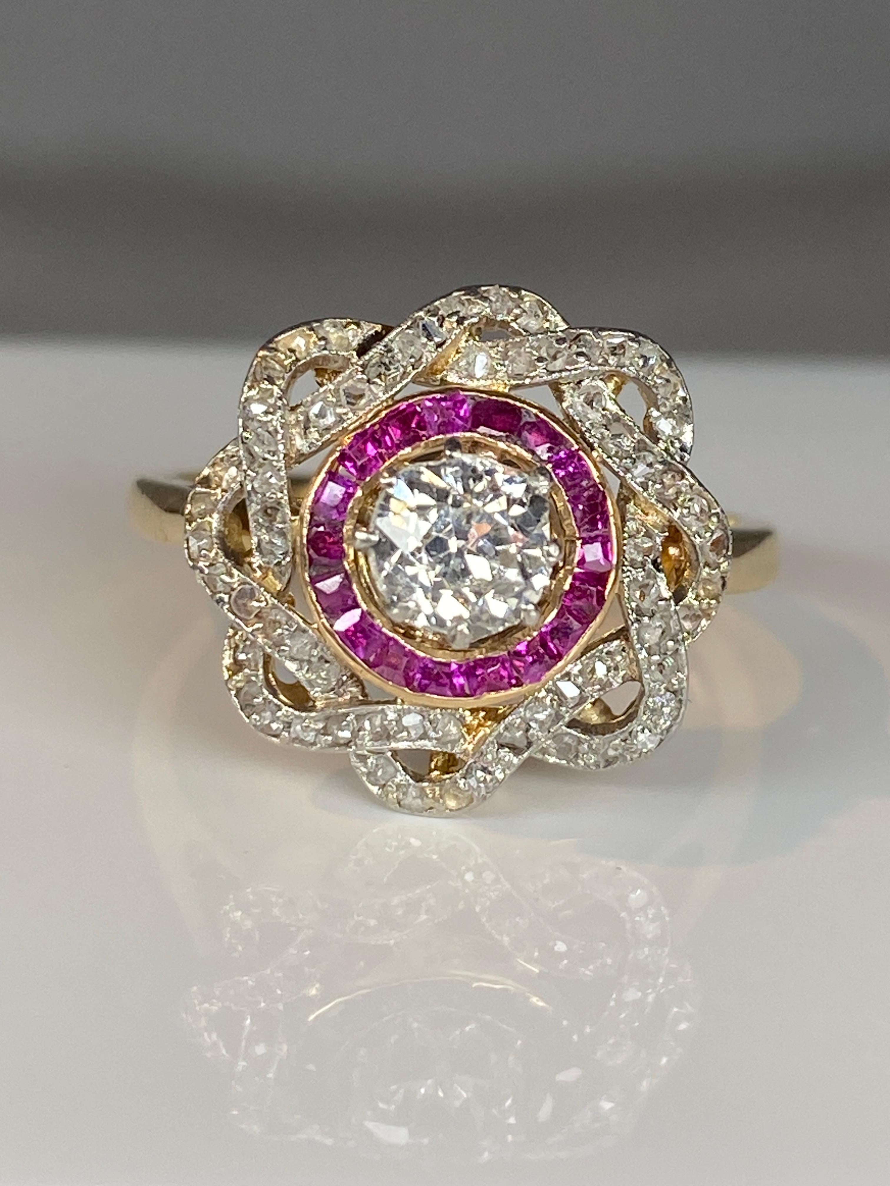 18 Carat Gold Ring, Flower Model, Set with Diamonds and Rubies, circa 1900 8