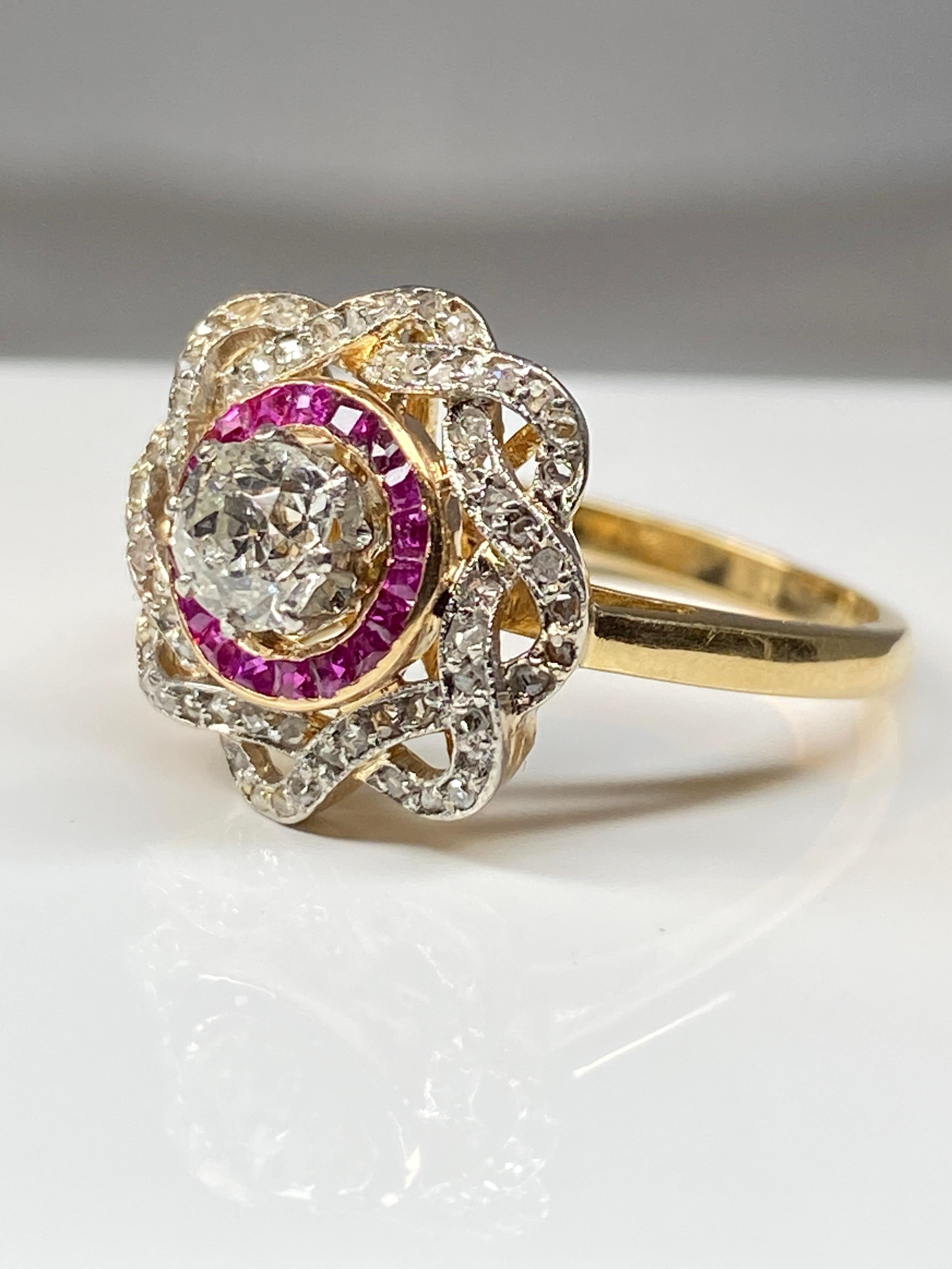 Art Nouveau 18 Carat Gold Ring, Flower Model, Set with Diamonds and Rubies, circa 1900