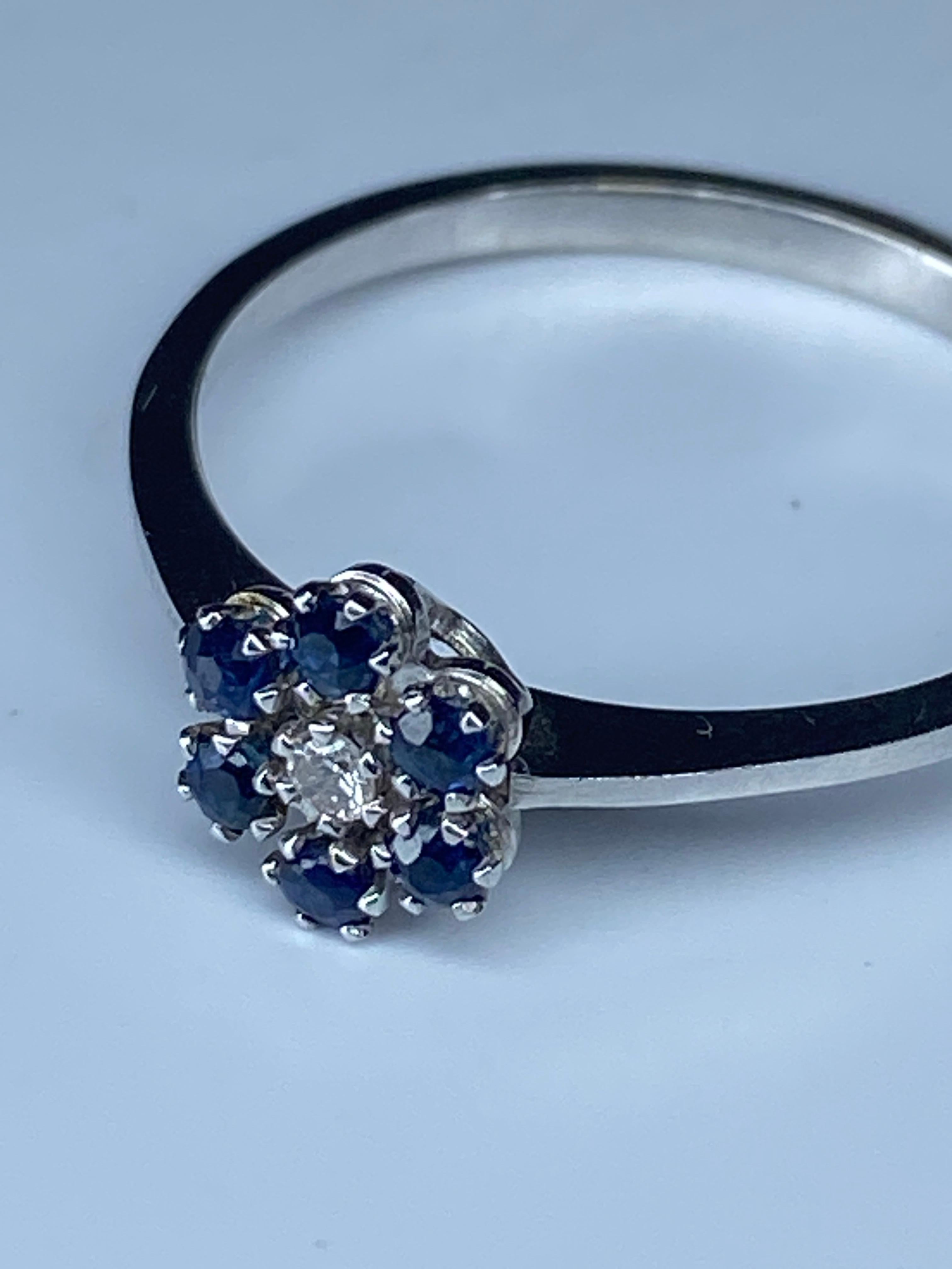 Modern 18 Carat Gold Ring, Flower Model Set with Sapphires and Diamonds