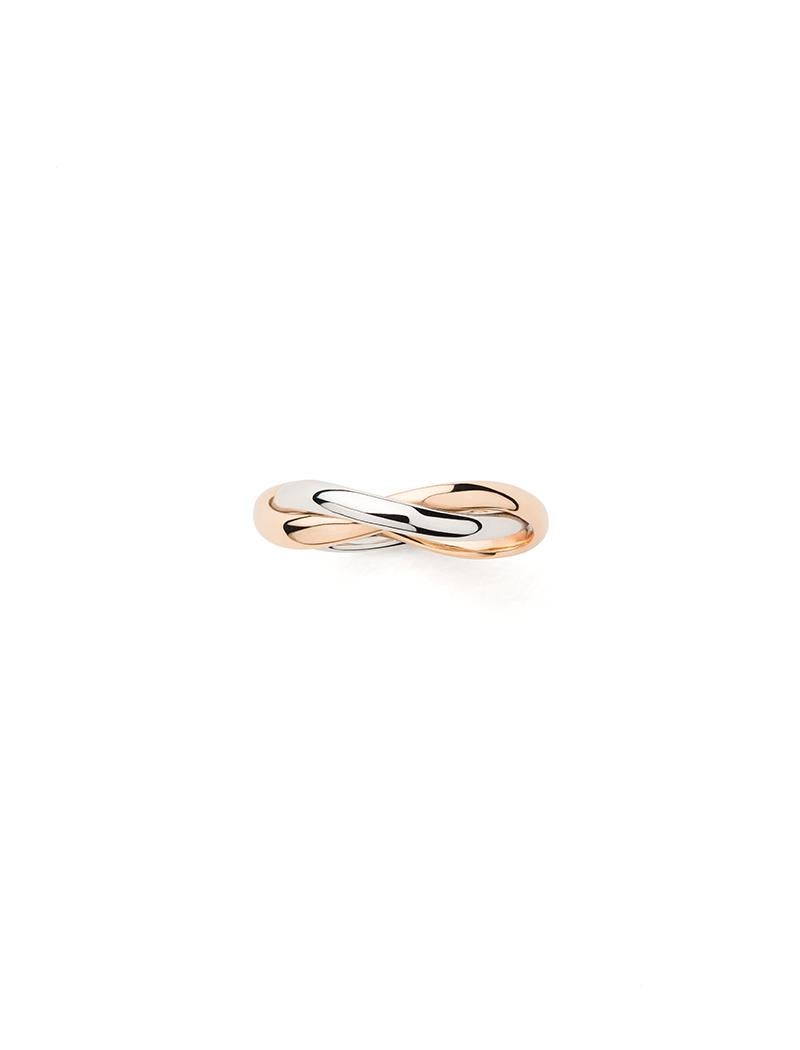 Die beiden Stränge aus zart verflochtenem Gold funkeln bei jeder Gelegenheit und begleiten die Trägerin mit einem zarten Klimpern.

Ring Tresse aus Roségold und Weißgold.

Dieser Ring ist auch in anderen Größen erhältlich: 48, 49, 50, 51, 52, 53,