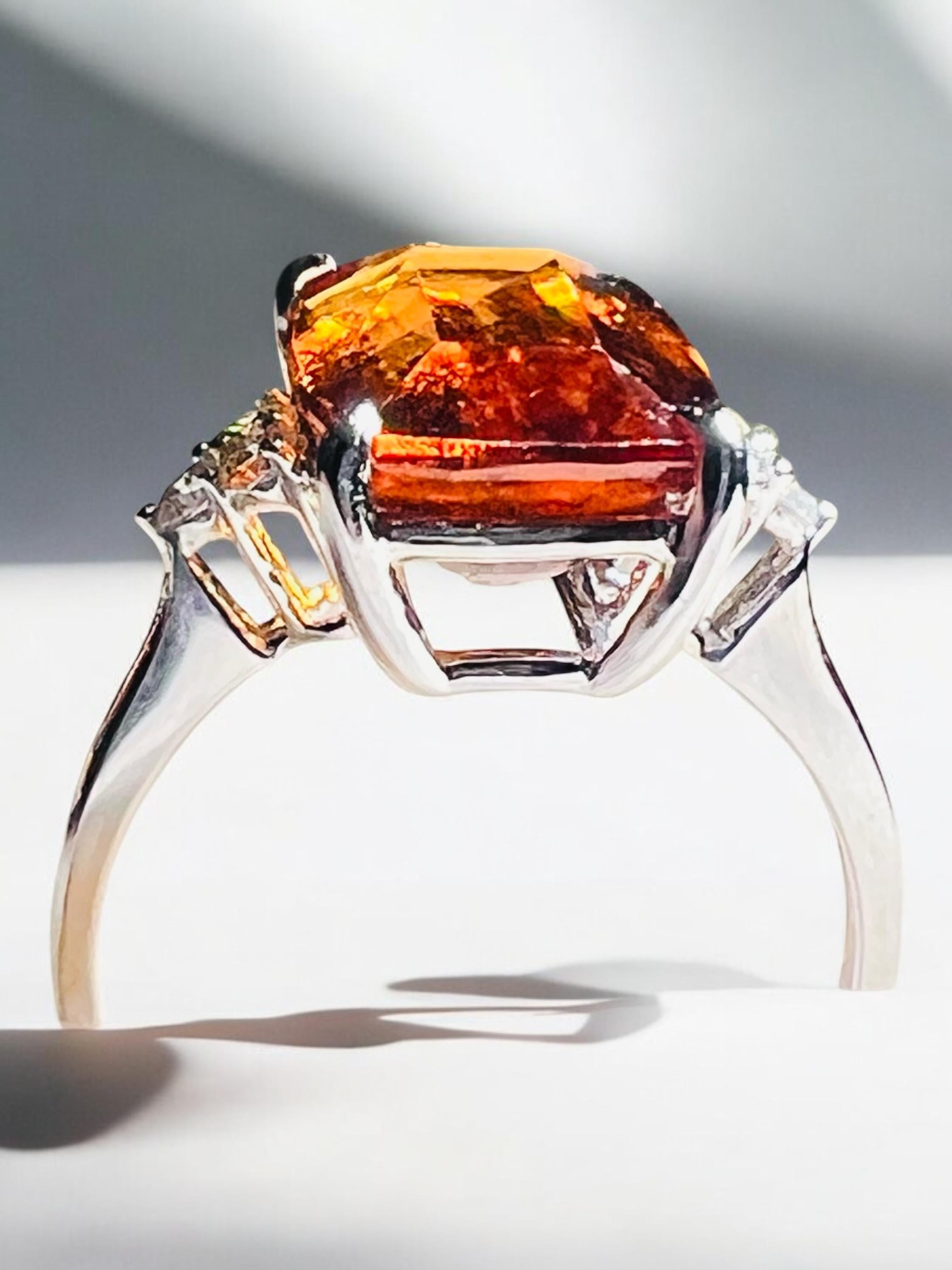 18 Carat Gold Ring Set With  a 6.40 ct Spessartite Garnet And 6 Diamonds For Sale 3
