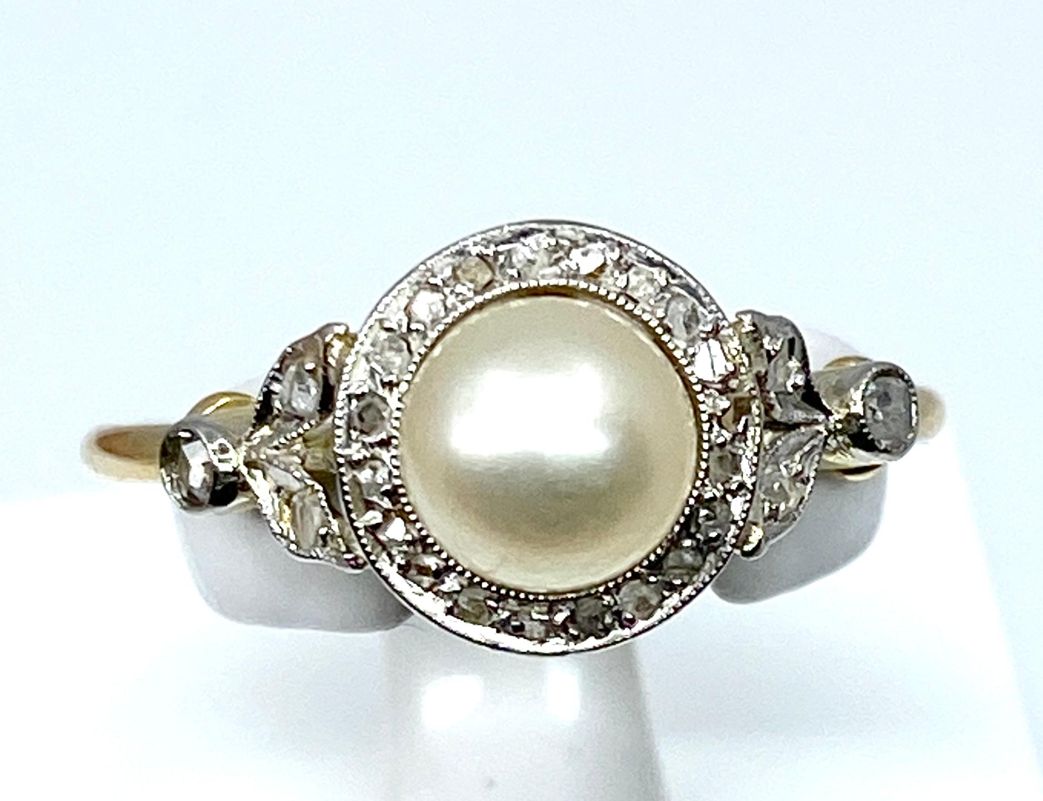 18 carat gold ring set with a pearl and diamonds, 1900 period. For Sale 7