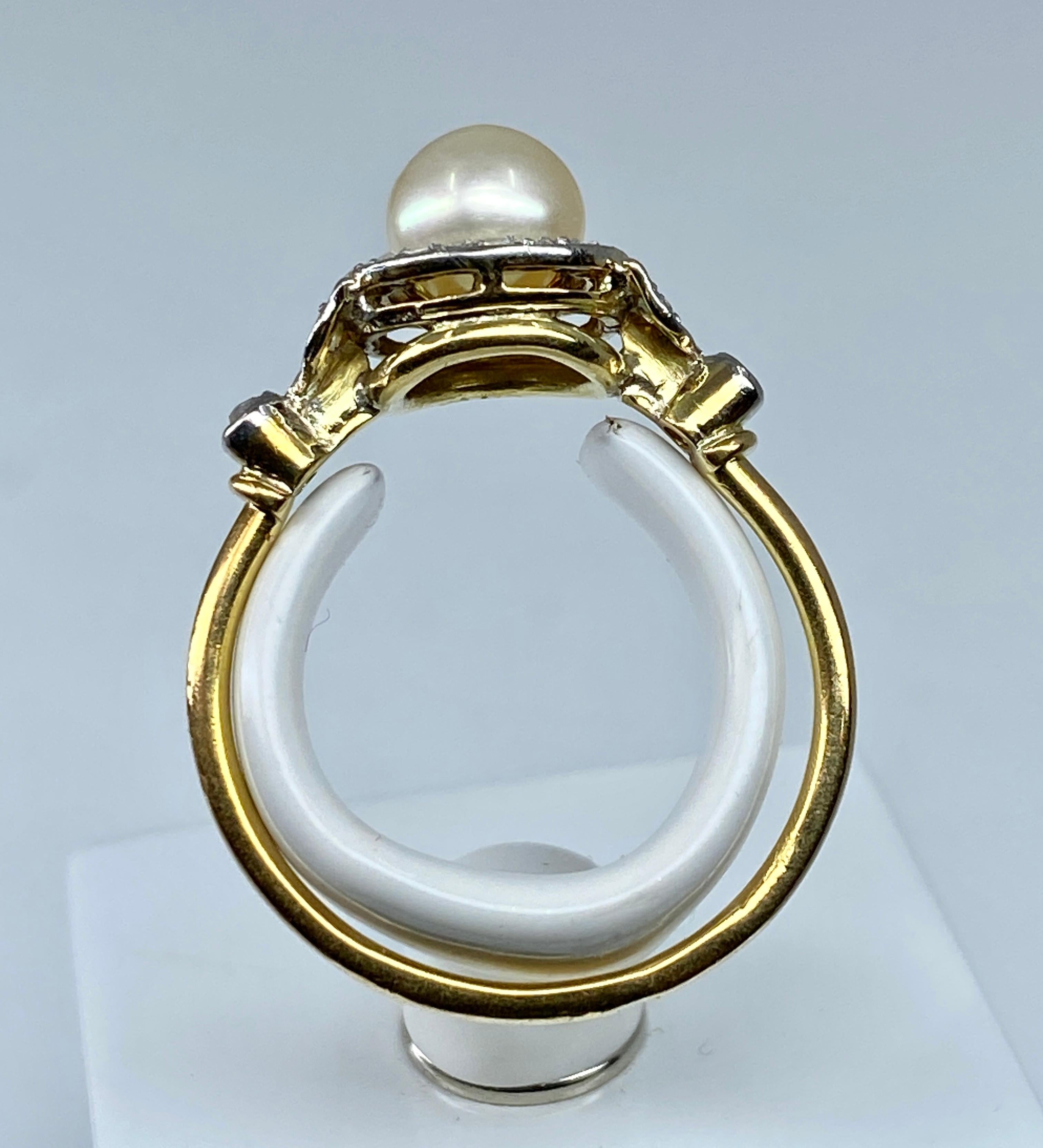 Round Cut 18 carat gold ring set with a pearl and diamonds, 1900 period. For Sale