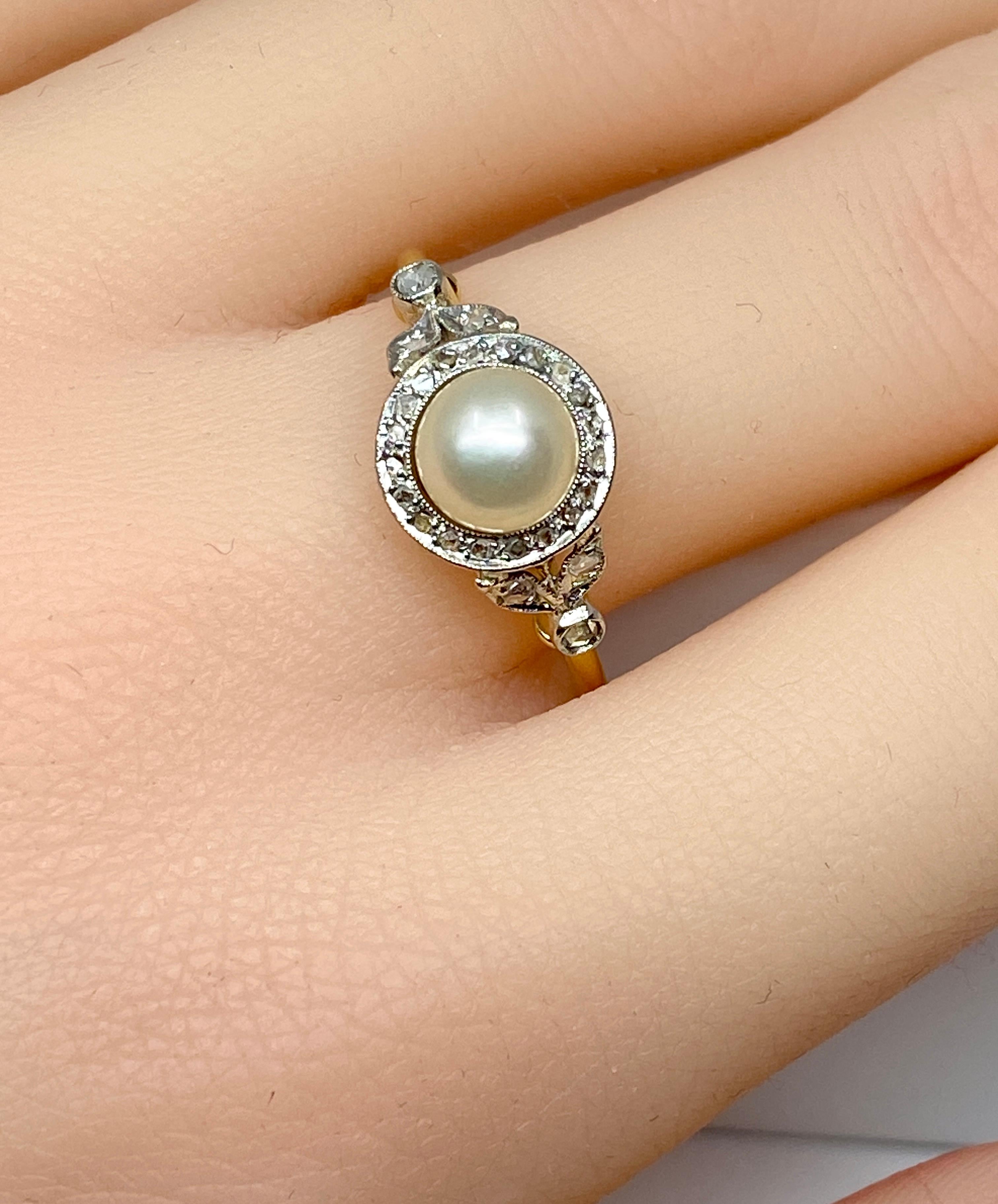 18 carat gold ring set with a pearl and diamonds, 1900 period. For Sale 3