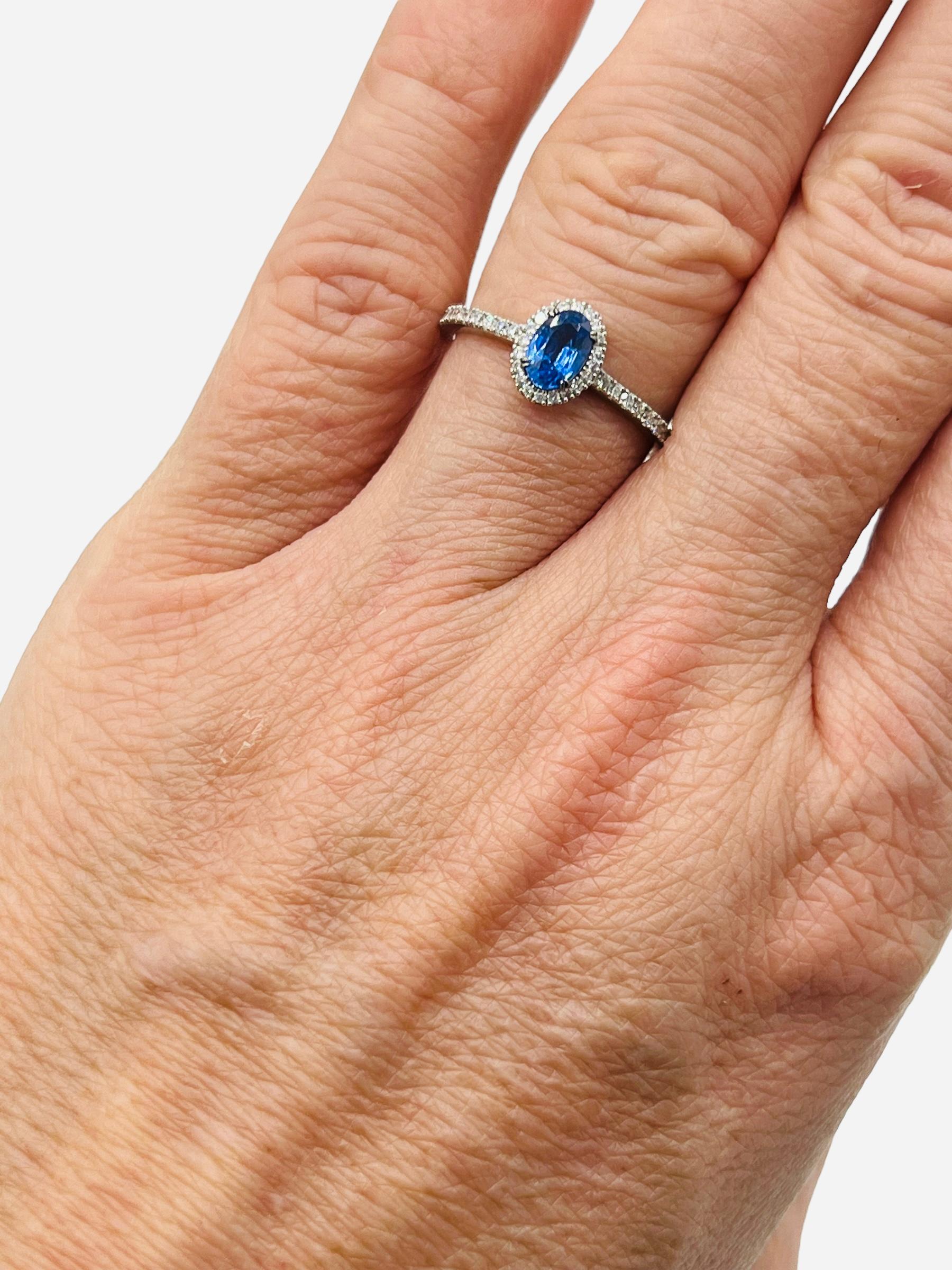 Artisan 18-carat gold ring set with a sapphire surrounded by brilliants