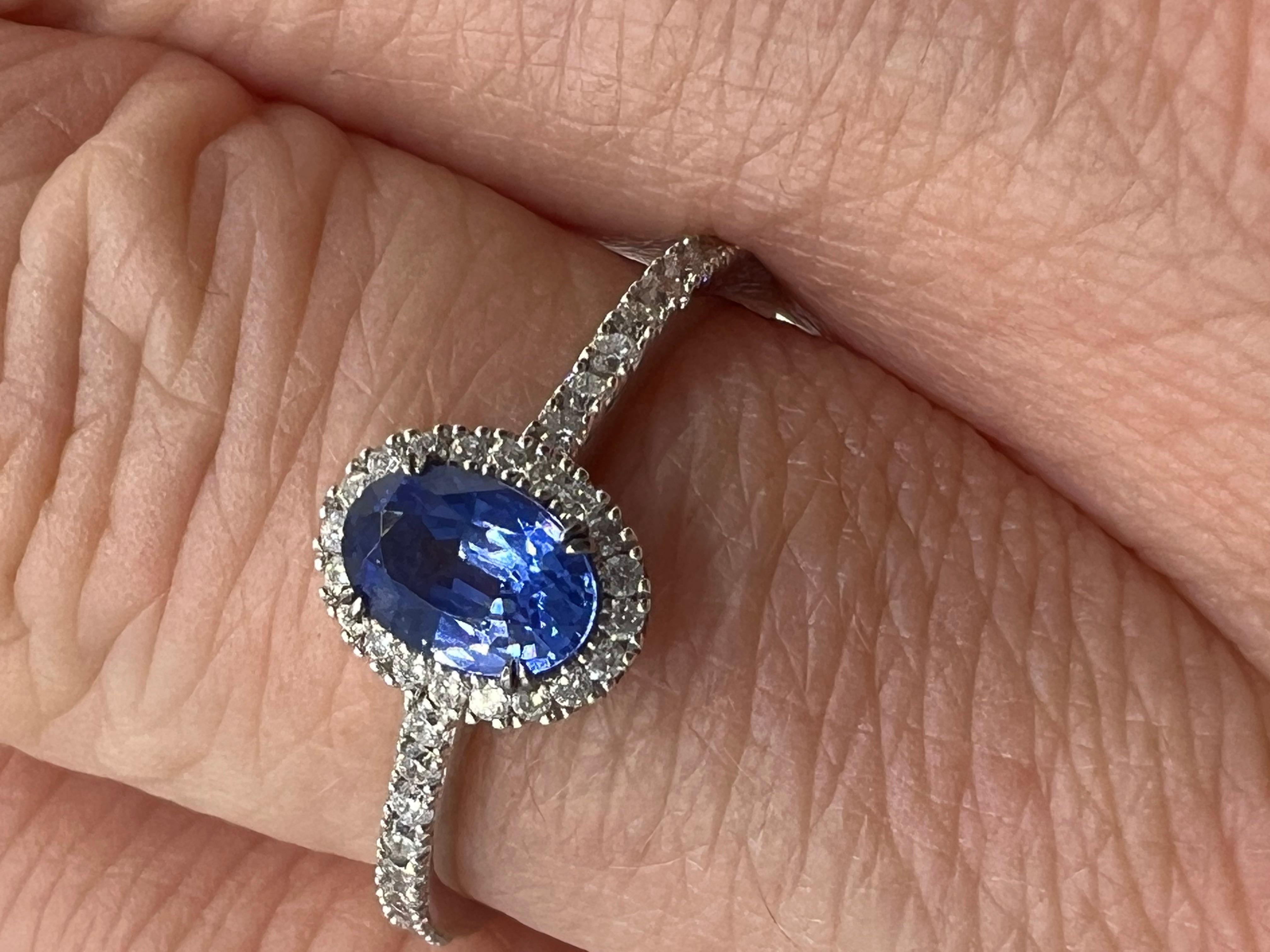 Women's 18-carat gold ring set with a sapphire surrounded by brilliants