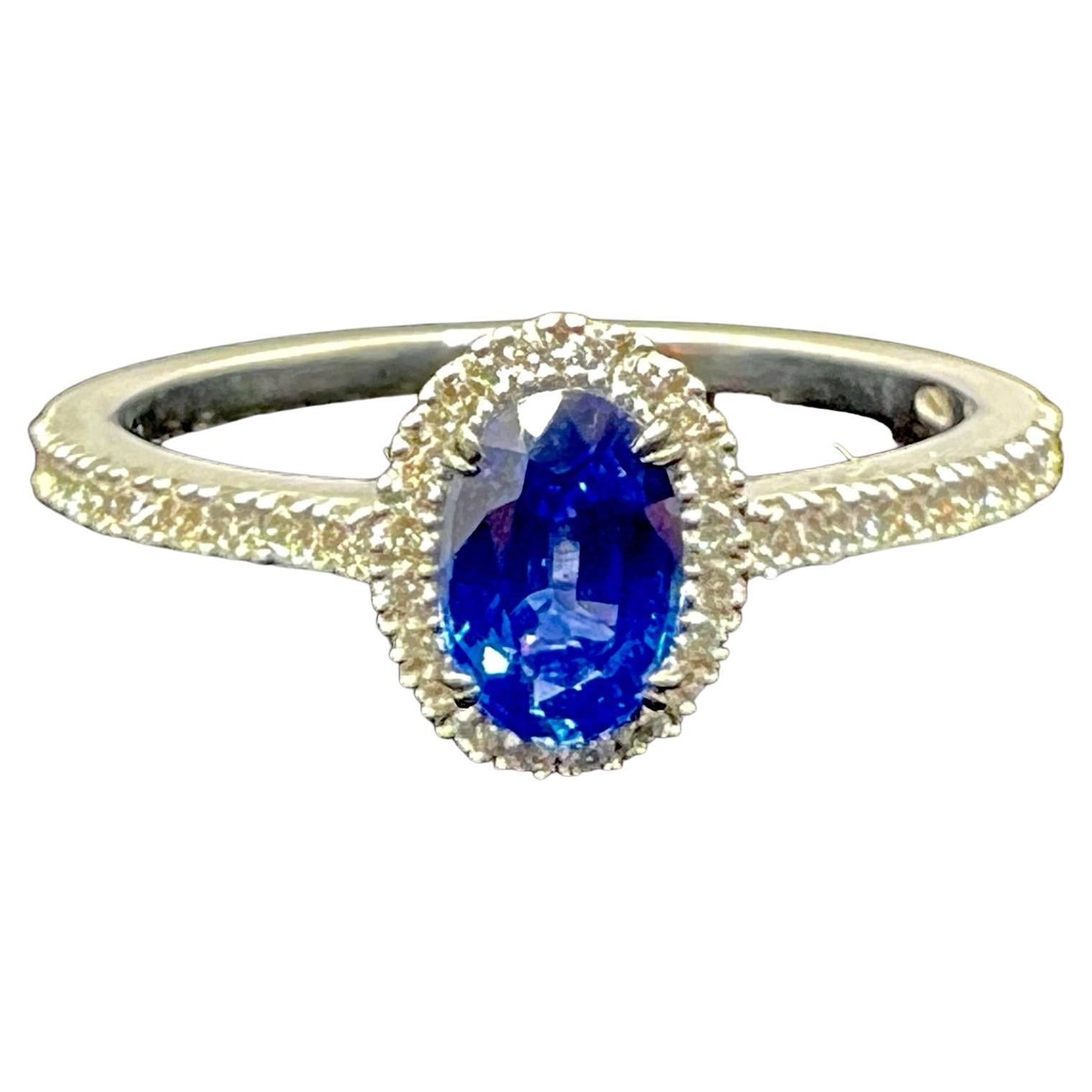 18-carat gold ring set with a sapphire surrounded by brilliants