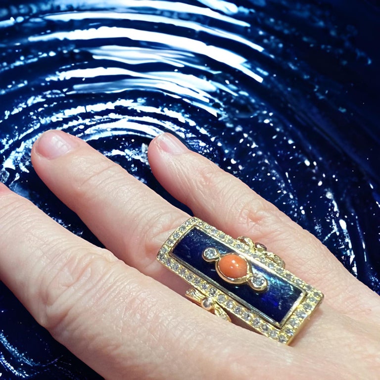 18-Carat Gold Ring Set with Blue Enamel Coral and Pavé Diamond For Sale 4