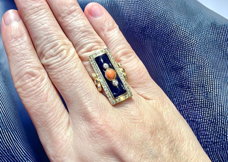 18-Carat Gold Ring Set with Blue Enamel Coral and Pavé Diamond For Sale 3