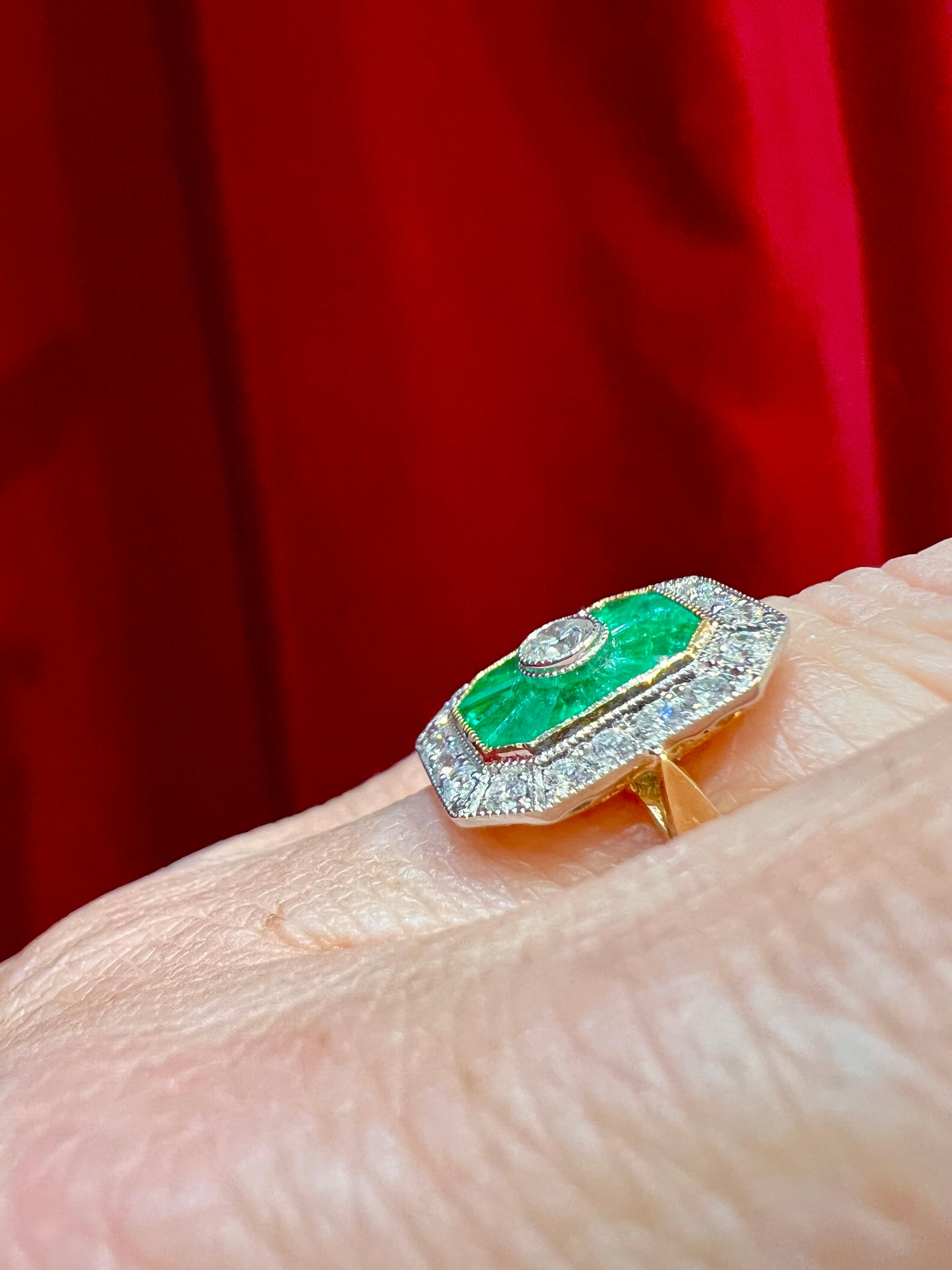 Emerald and Diamond Ring in 18K White Gold – Geometric Art Deco Style For Sale 5