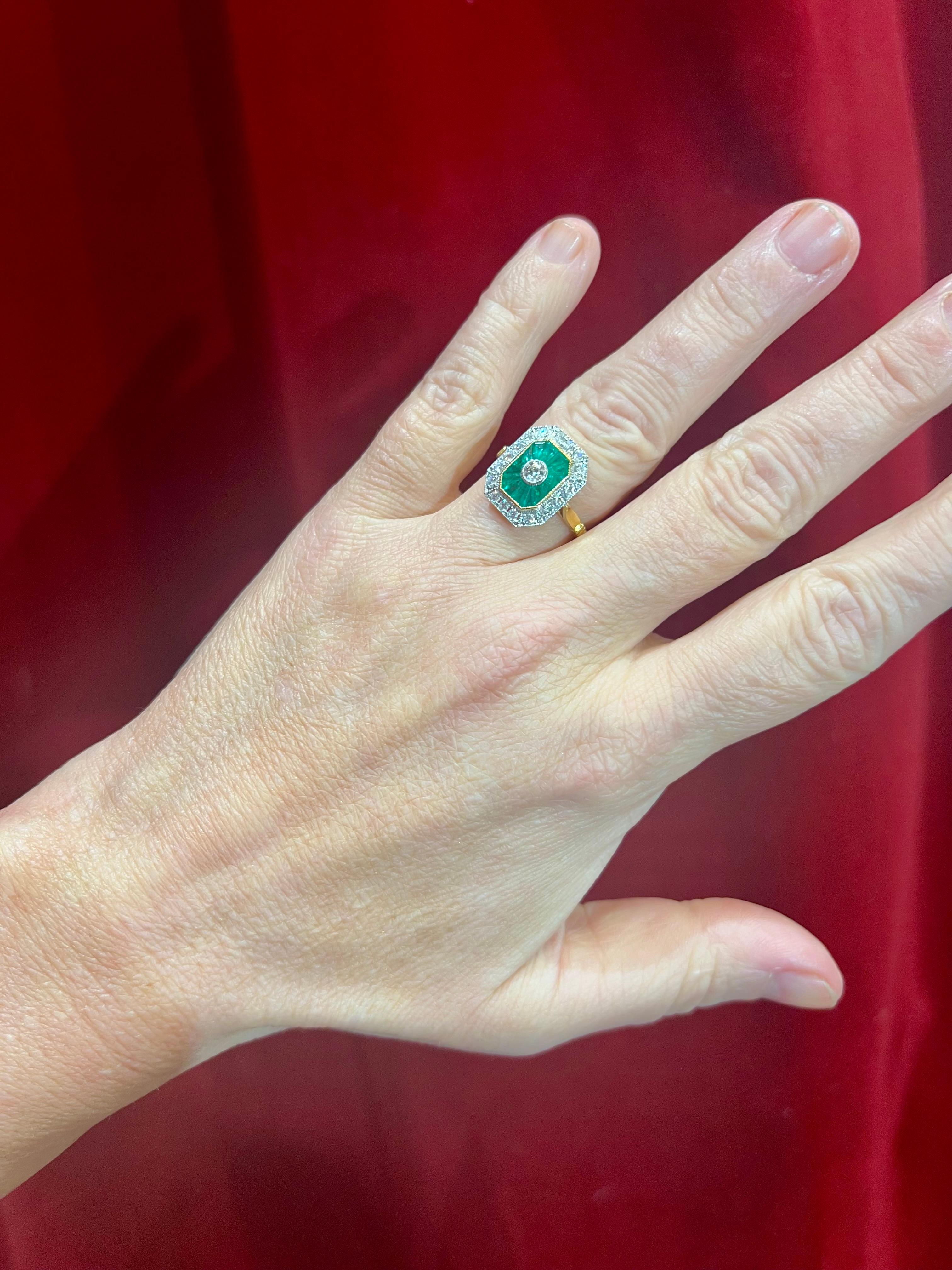 Emerald and Diamond Ring in 18K White Gold – Geometric Art Deco Style For Sale 7