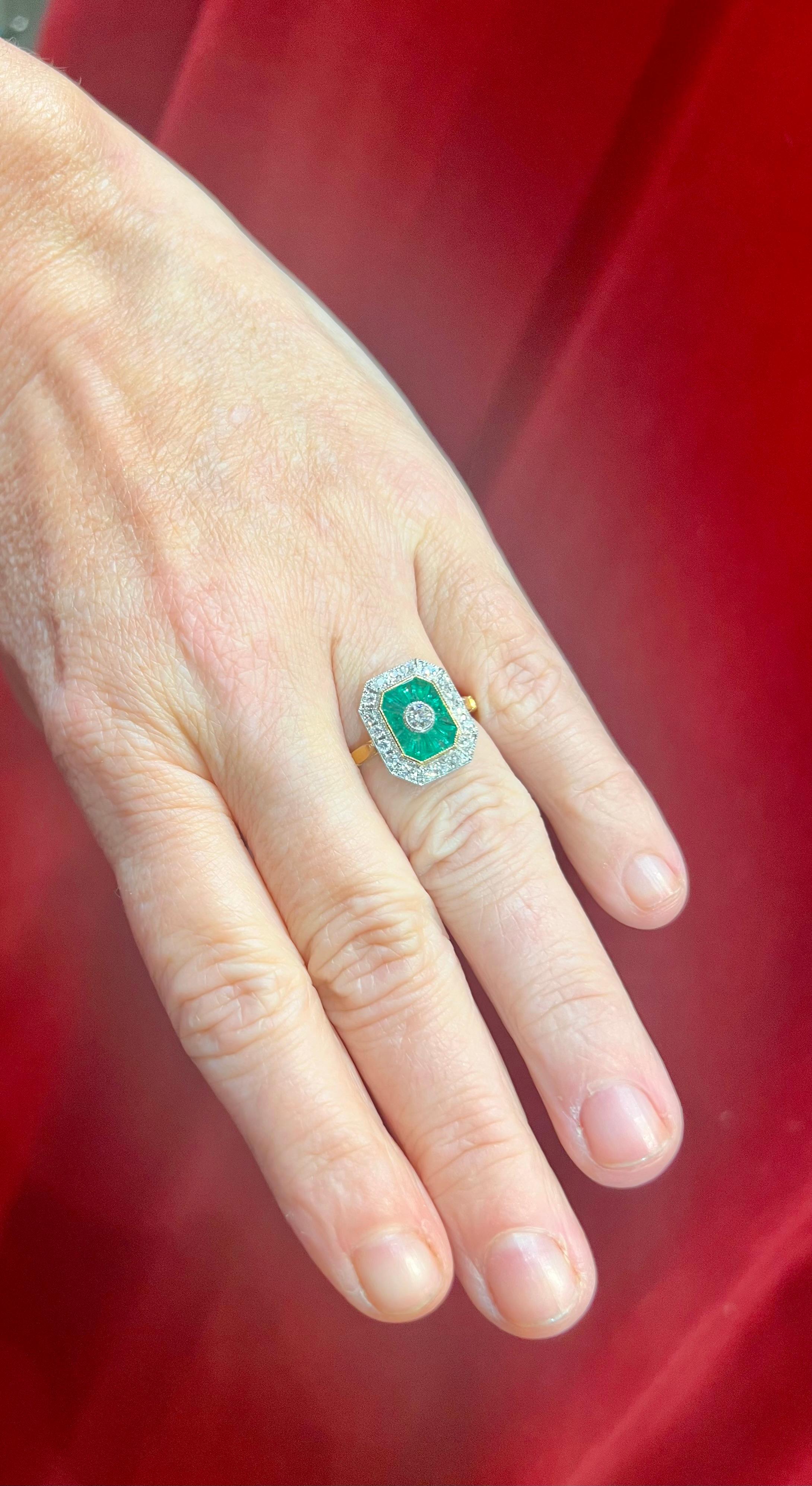 Emerald and Diamond Ring in 18K White Gold – Geometric Art Deco Style For Sale 8