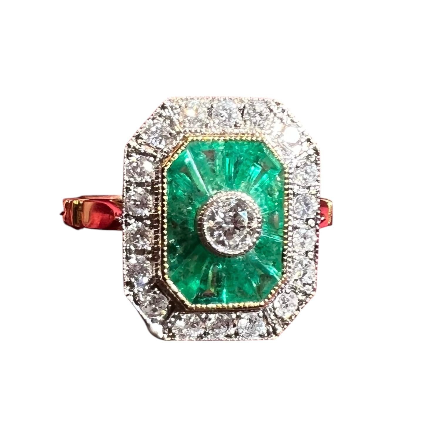 Women's Emerald and Diamond Ring in 18K White Gold – Geometric Art Deco Style For Sale