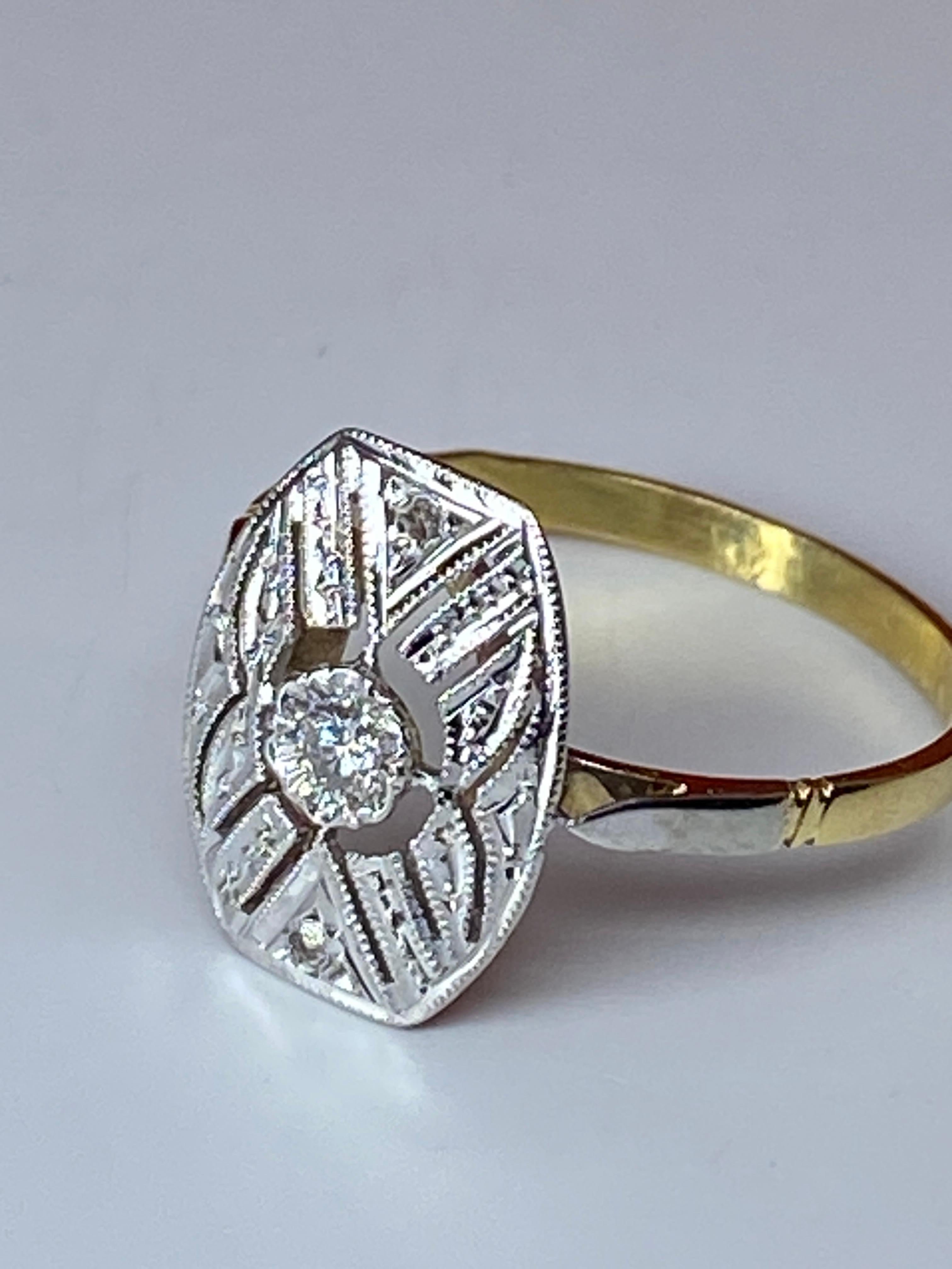 18 Carat Gold Ring Set with Diamonds, Art Déco Period 2