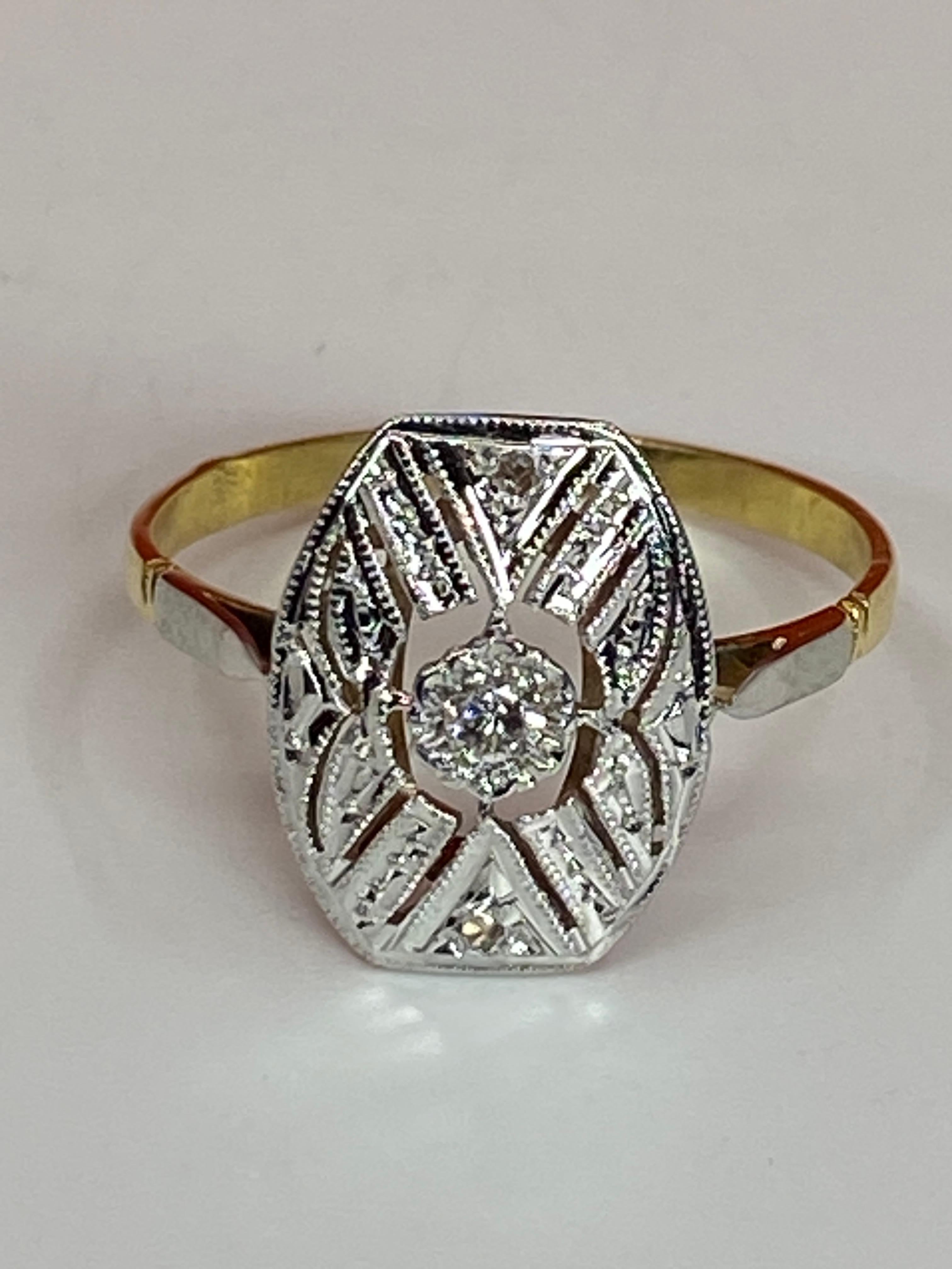 18 Carat Gold Ring Set with Diamonds, Art Déco Period 3