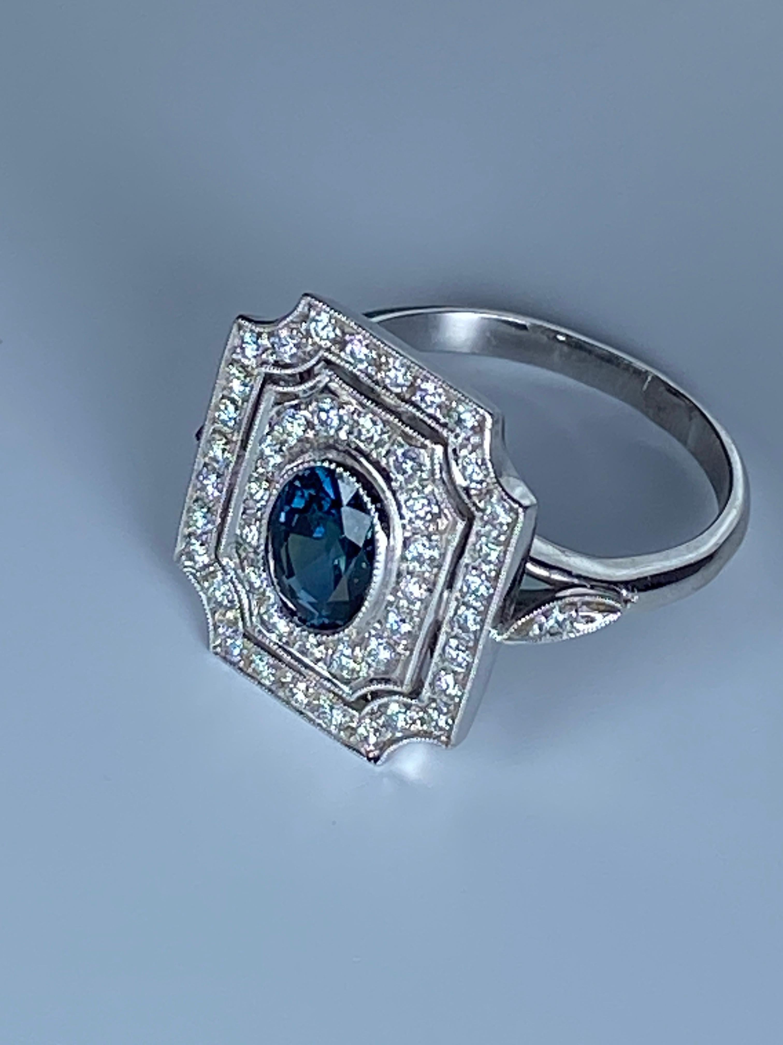 Art Deco 18 Carat Gold Ring Set with Sapphire and Diamonds, Art Déco Style