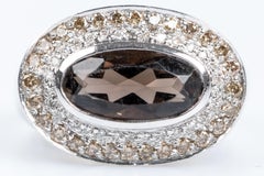 18-carat gold ring with 1 0.38-carat oval quartz surrounded by 57 round diamonds