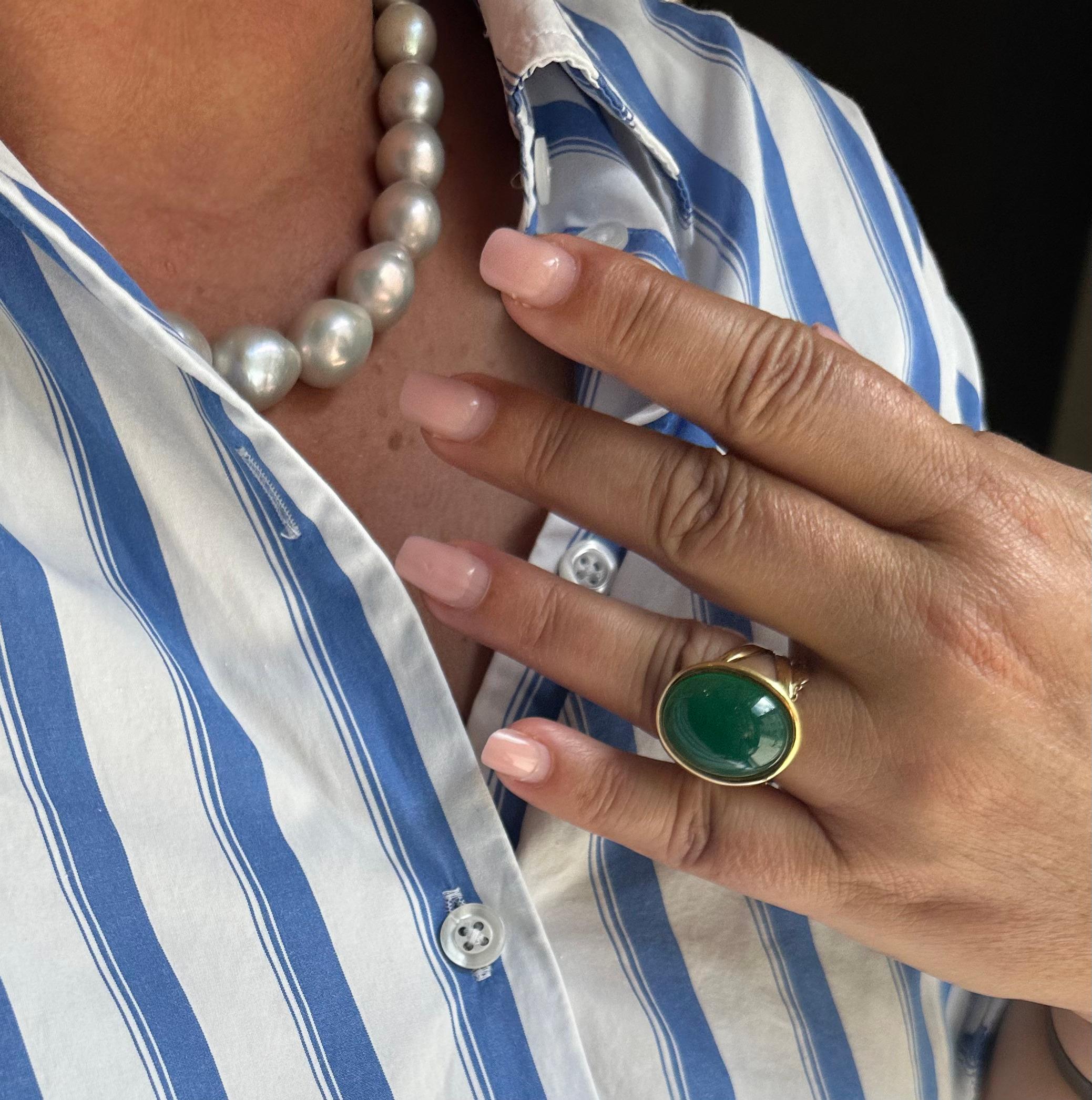 Modern 18-Carat Gold Ring with Green Agate For Sale