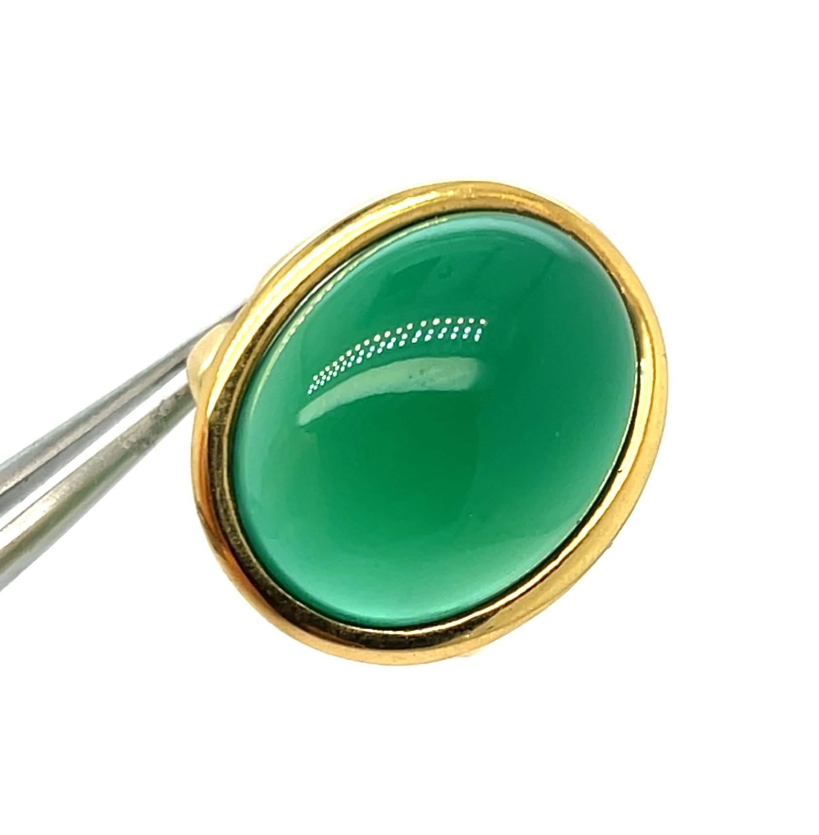 Cabochon 18-Carat Gold Ring with Green Agate For Sale