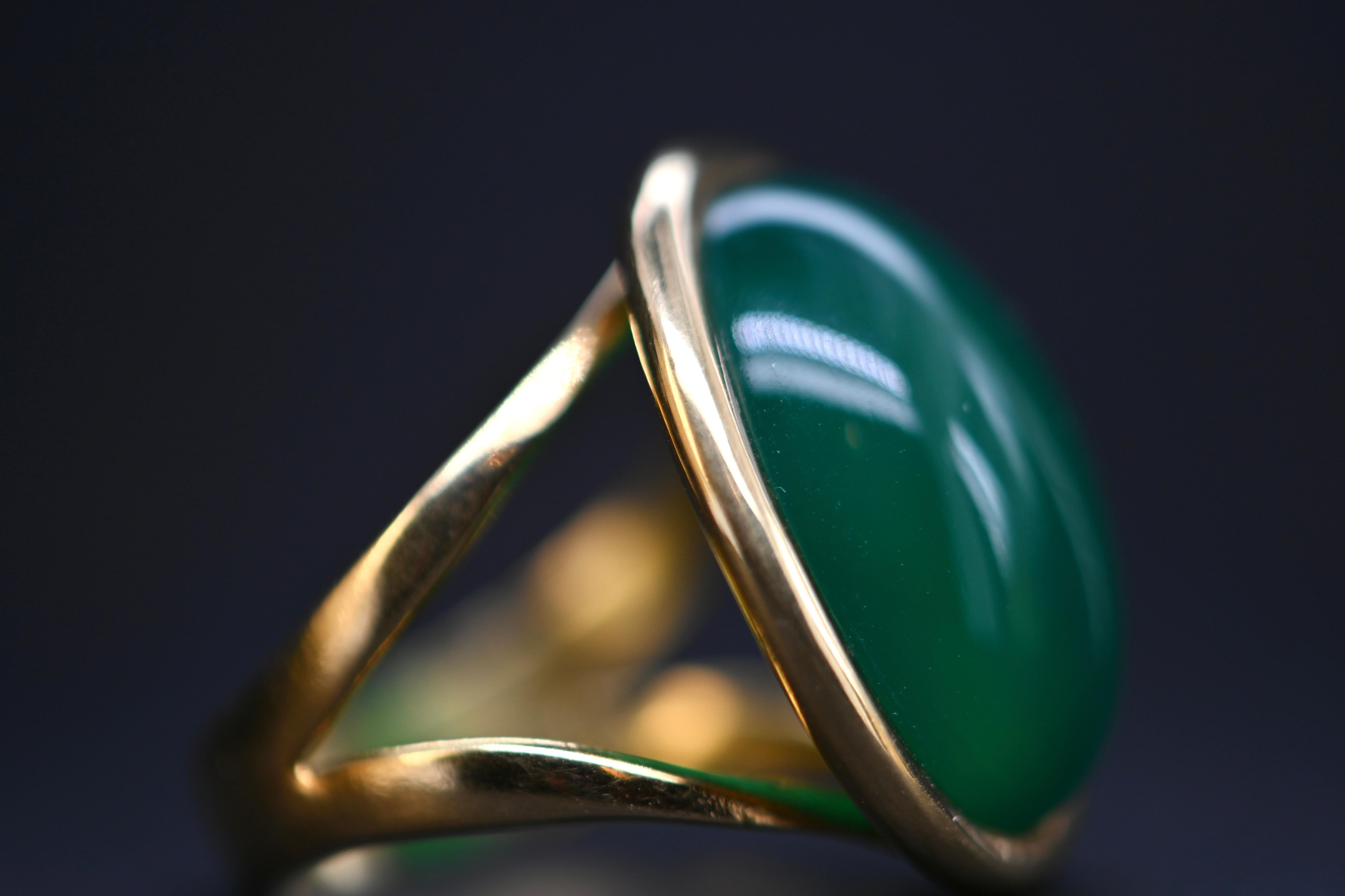 18-Carat Gold Ring with Green Agate In New Condition For Sale In Vannes, FR