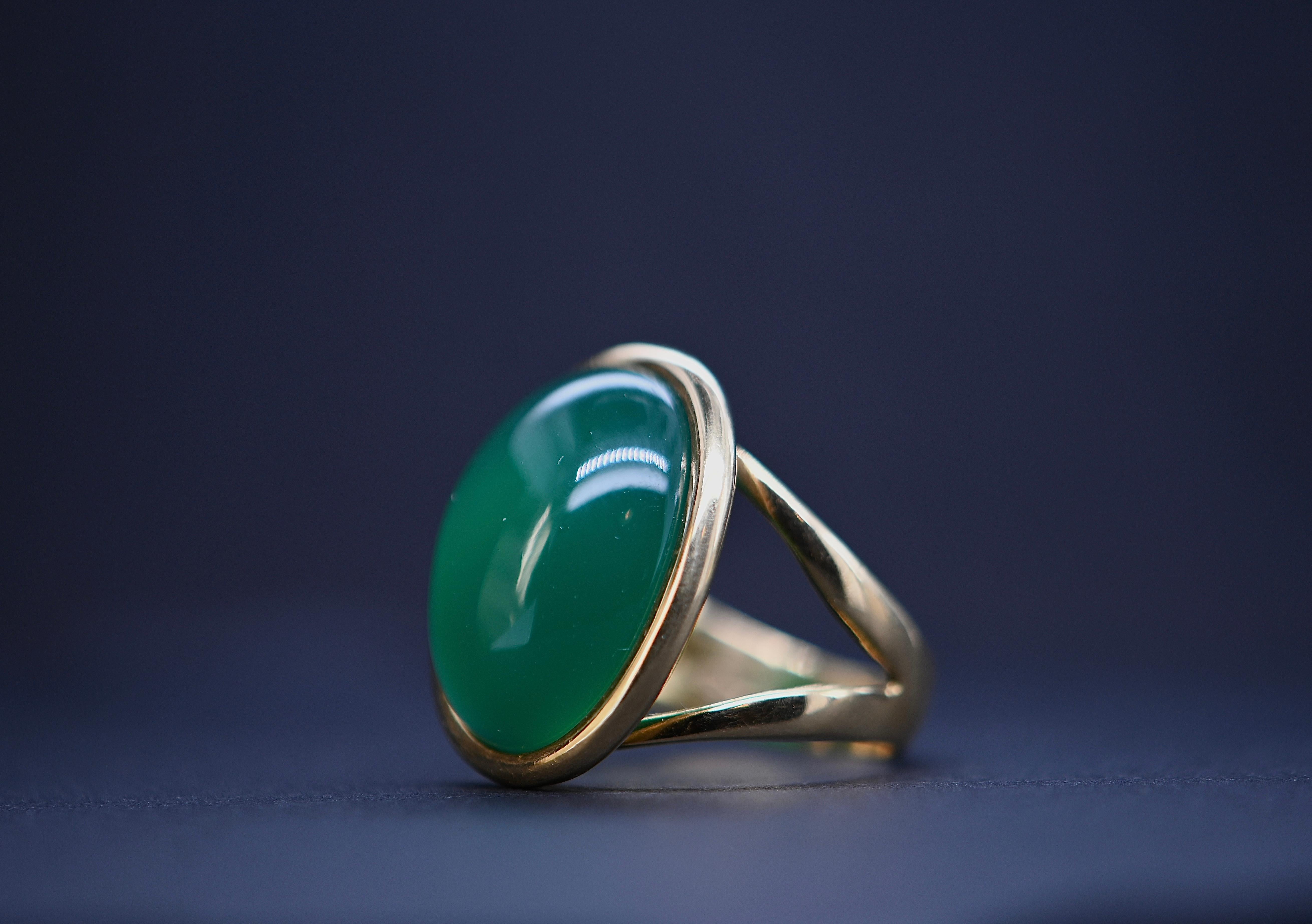 Women's 18-Carat Gold Ring with Green Agate For Sale