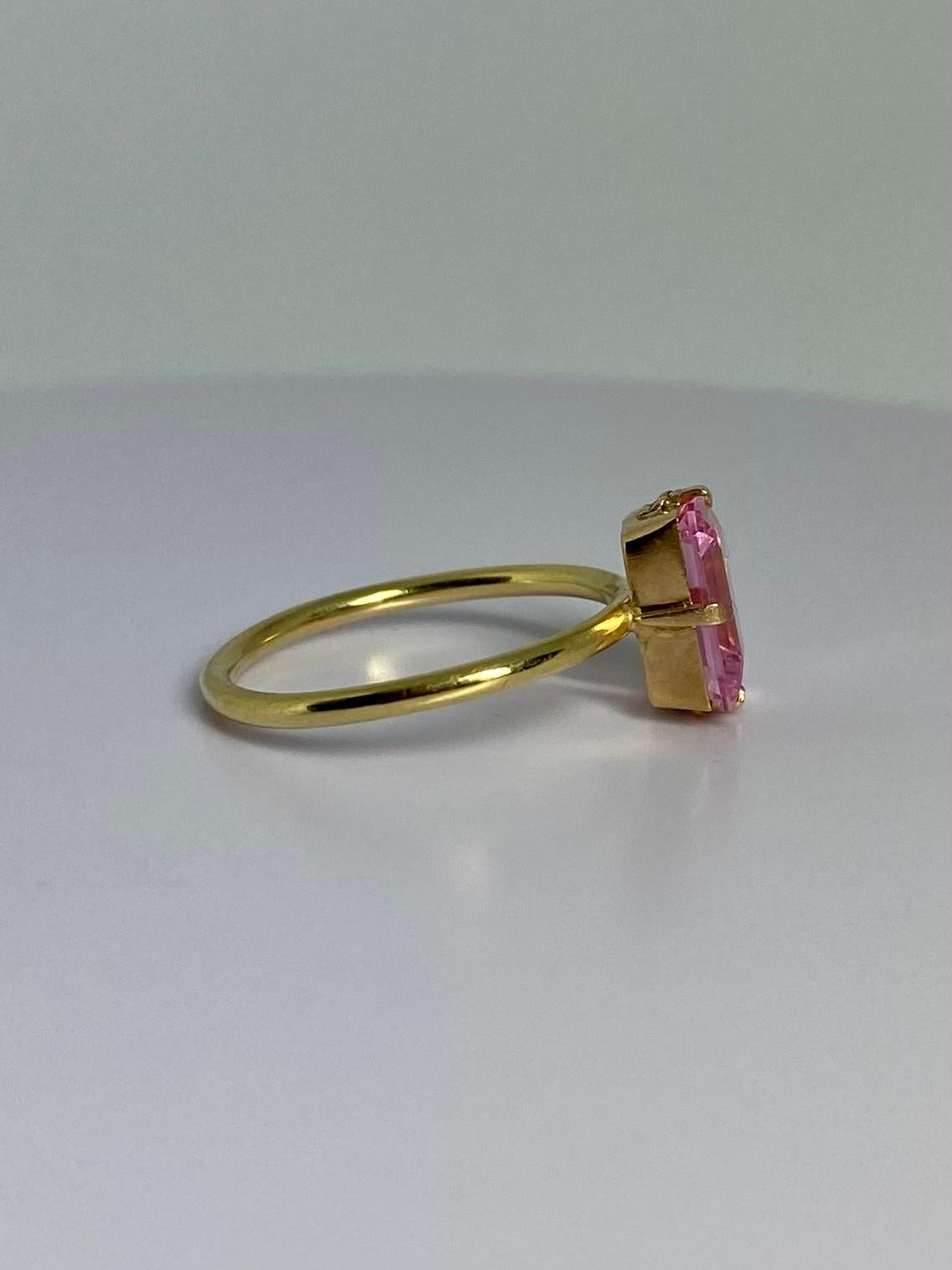 18 Carat Gold Ring with Roses De France, pink In Good Condition For Sale In Heemstede, NL