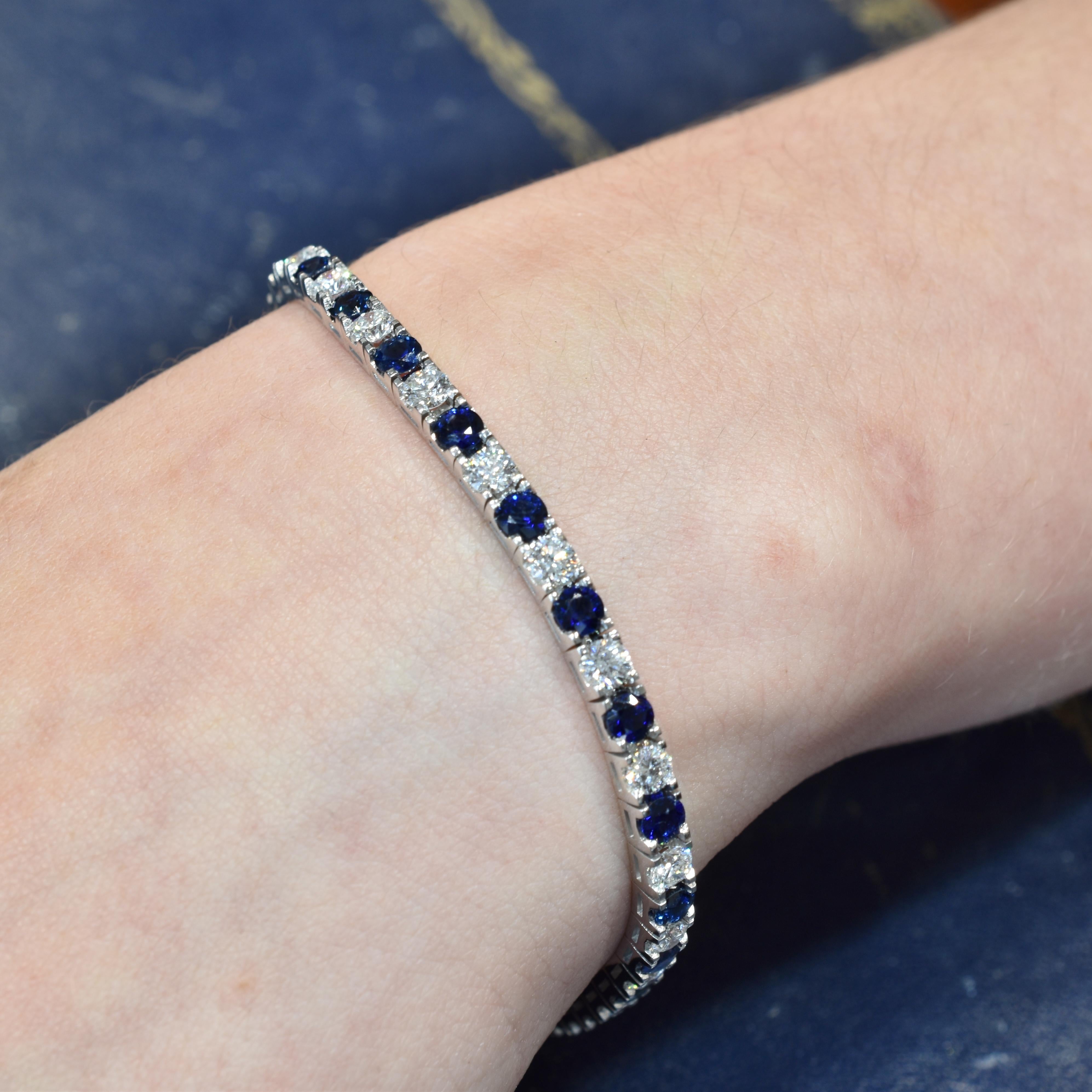 Round Cut 18 Carat Gold Round Ceylon Sapphire and Brilliant Cut Diamond Tennis Bracelet