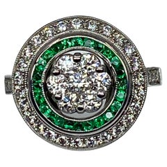 18 Carat Gold Round Ring Set with Calibrated Emeralds and Diamonds Art Déco Styl