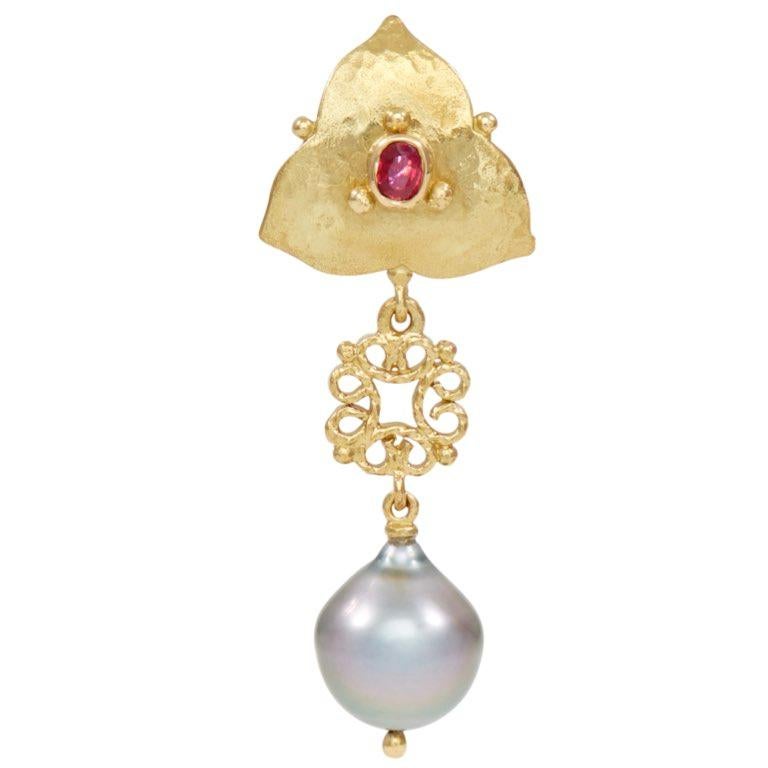 18 Carat Gold Ruby and Natural Tahitian Pearl Earrings In New Condition In London, GB