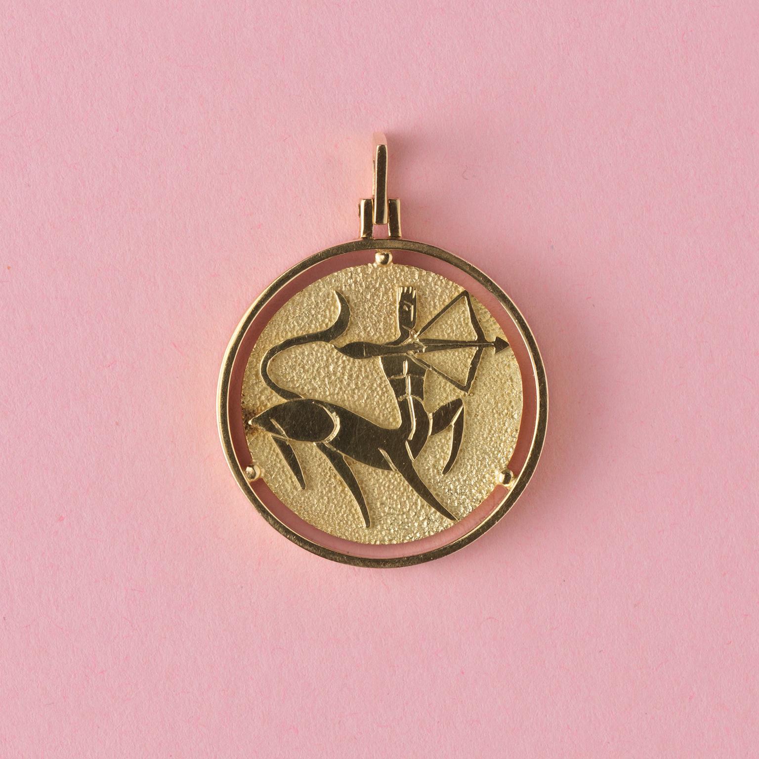 An 18 carat gold sagittarius pendant, with the same abstracted centaur on each side.
retailed by Steltman between 1924 and 1957.

weight: 12.2 grams
dimensions: 3.7 x 2.8 cm