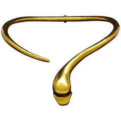 Collier en or 18 carats de style torque à tête de Swan Design/One par Lalaounis circa 1970s