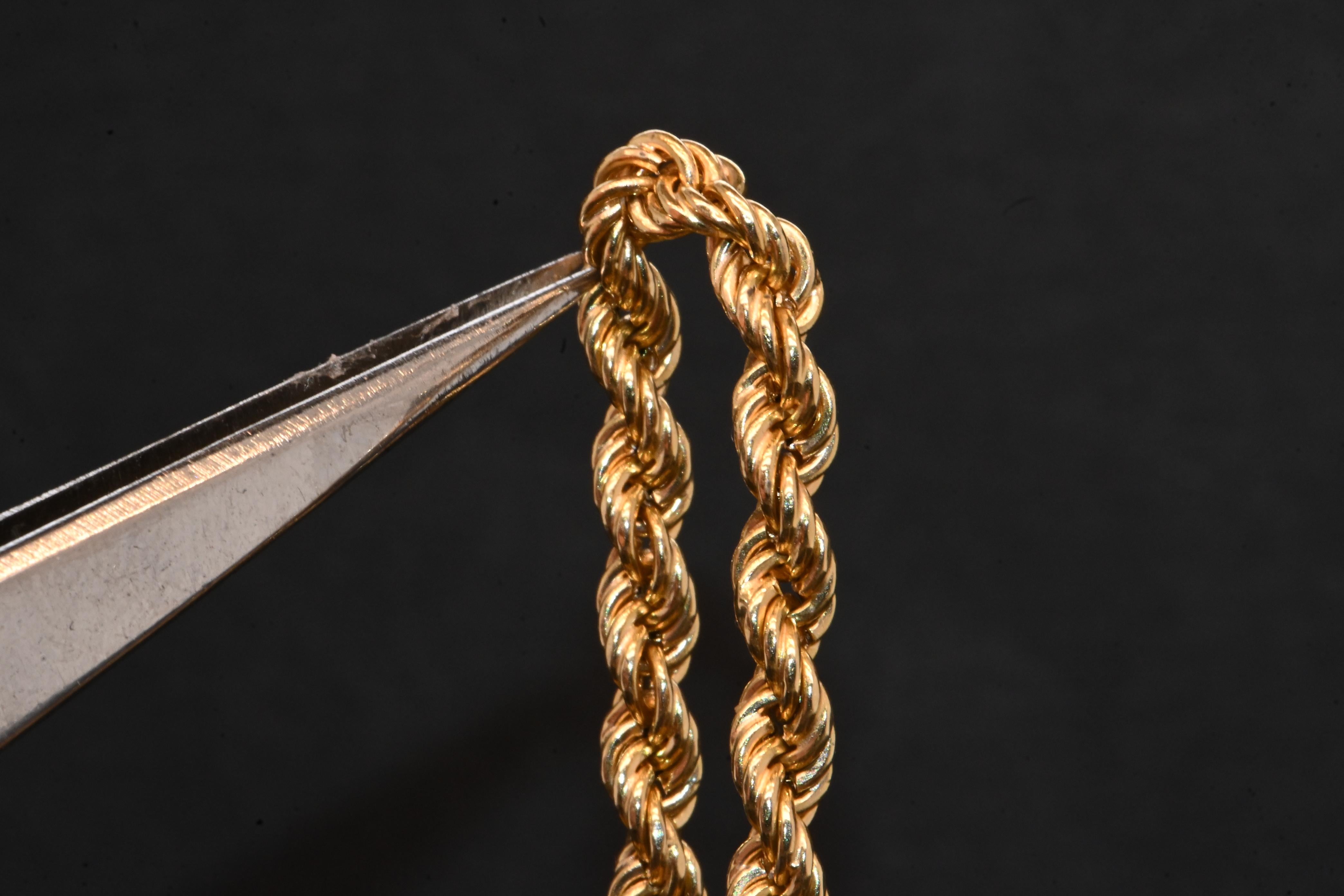 Artisan Collier torsadé en or 18 carats en vente