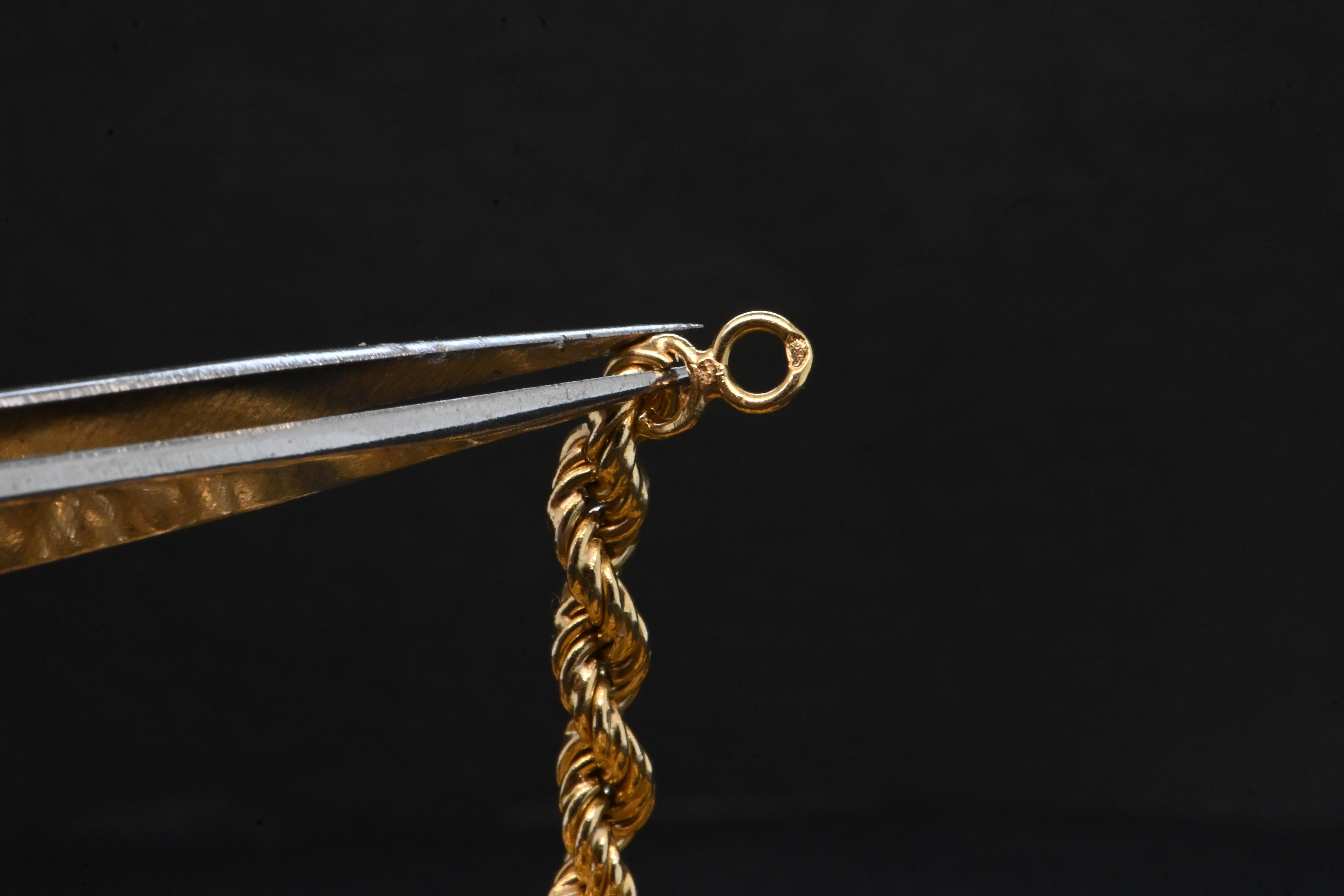 Collier torsadé en or 18 carats Unisexe en vente