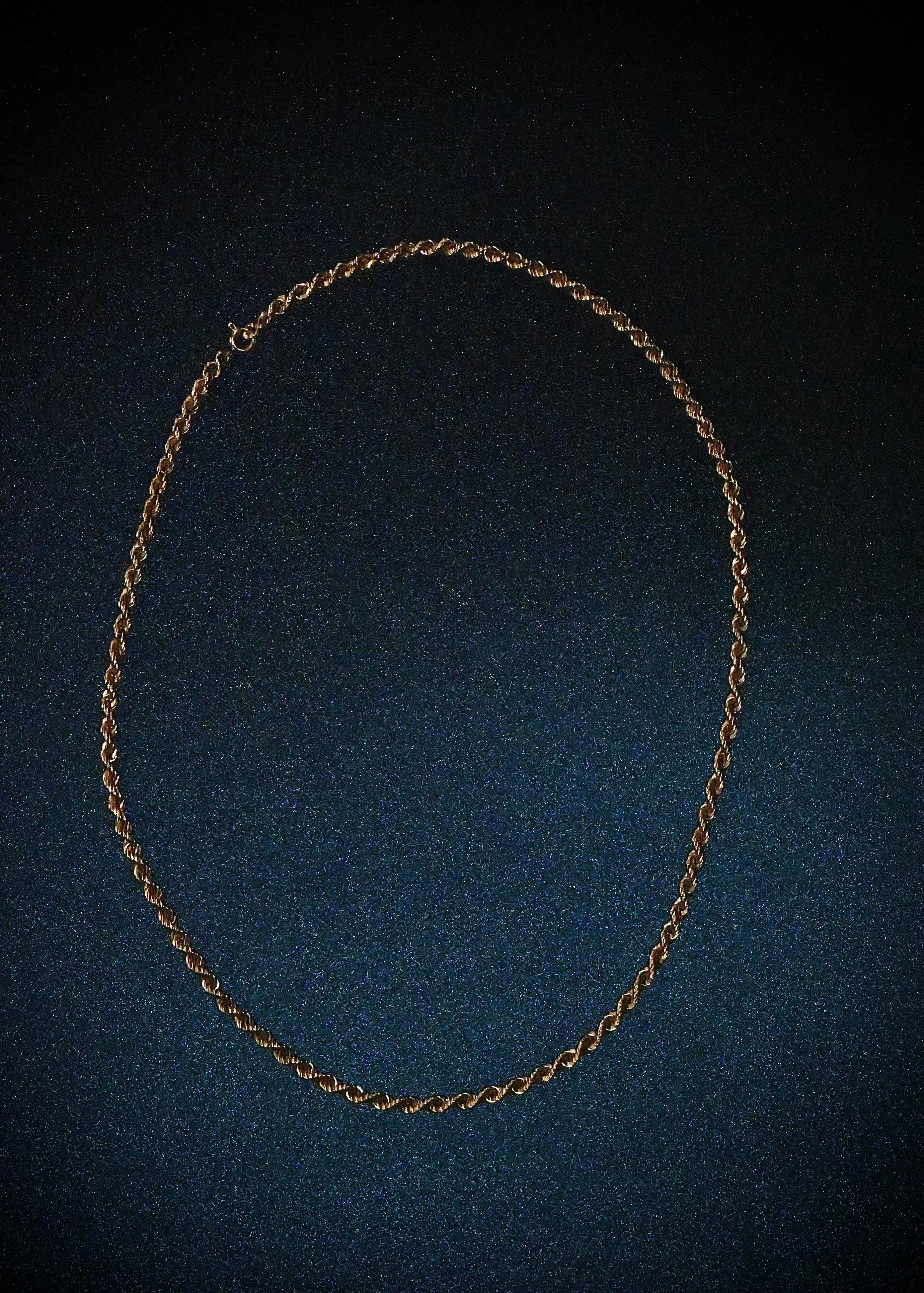 Collier torsadé en or 18 carats en vente 3