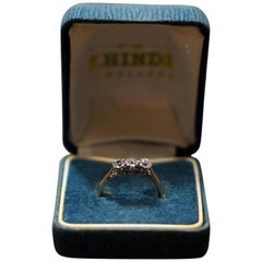 Used 18 Carat Gold with Platinum Mounts 3 Stones Diamond Ring One-Stone Swaped