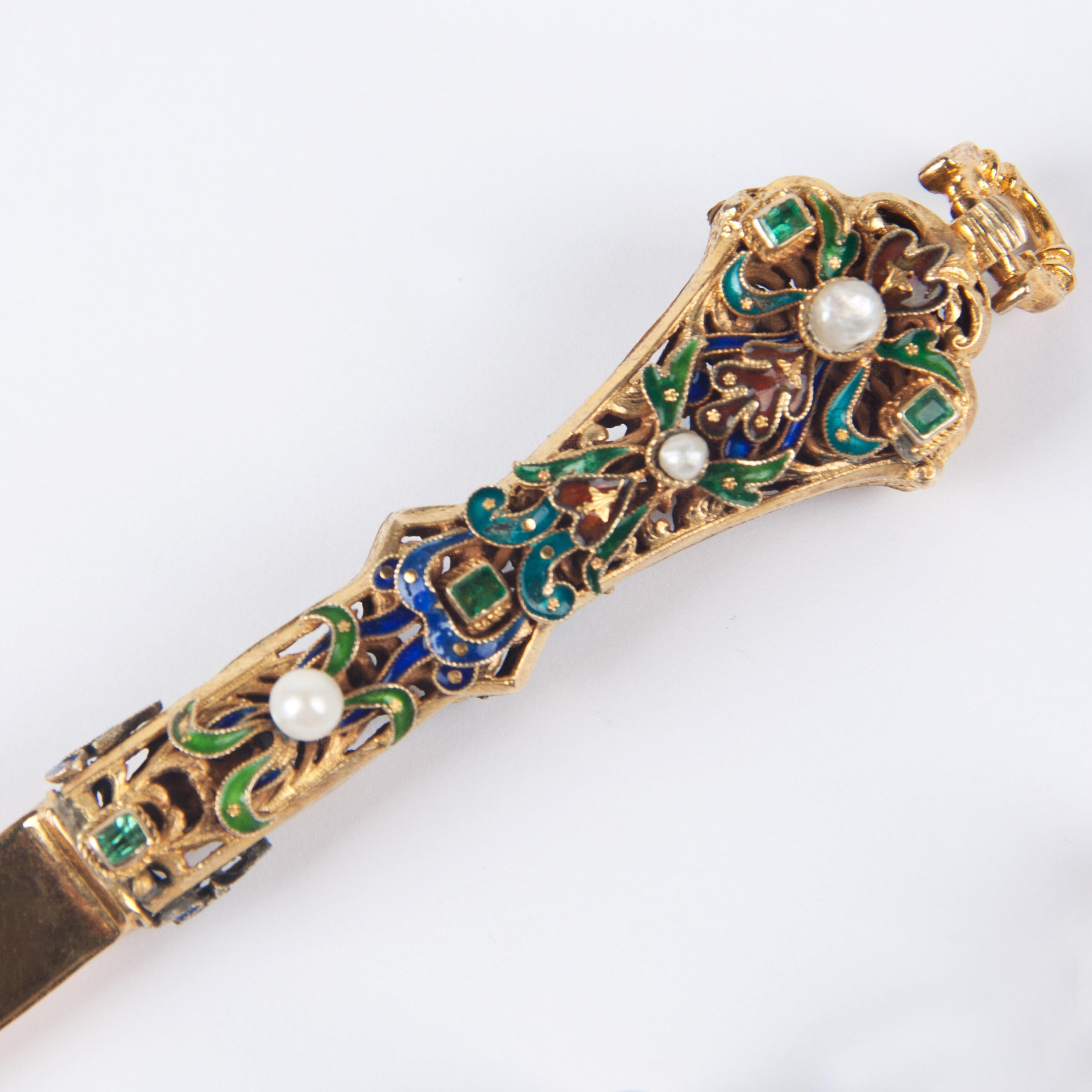 18 carat golden paper knife with paperclips.
Enamel de limoges, pearls and sapphire, circa 1900.
French.