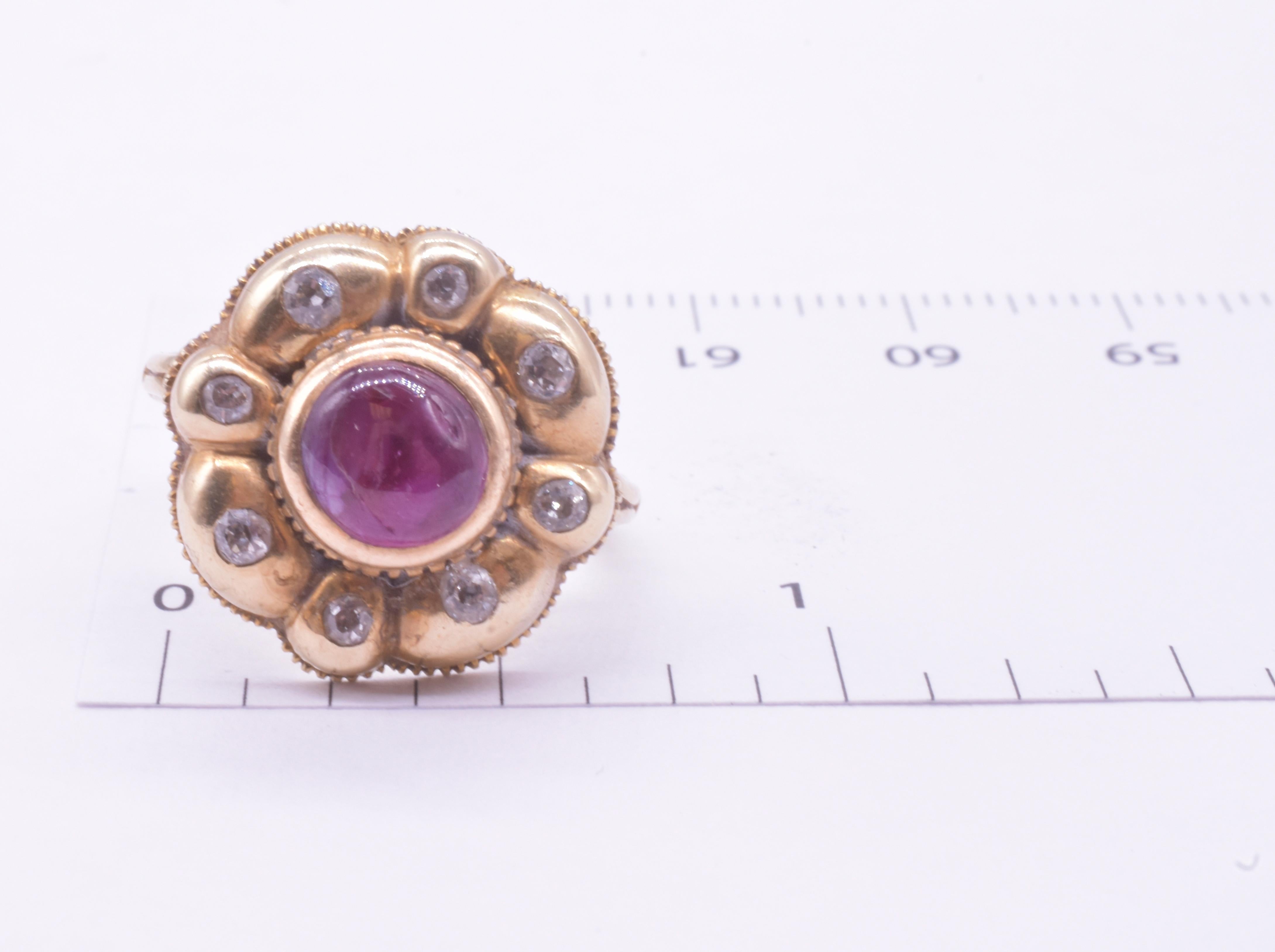 Anello Cluster iberico da 18 carati con diamanti e rubino cabochon in vendita 1