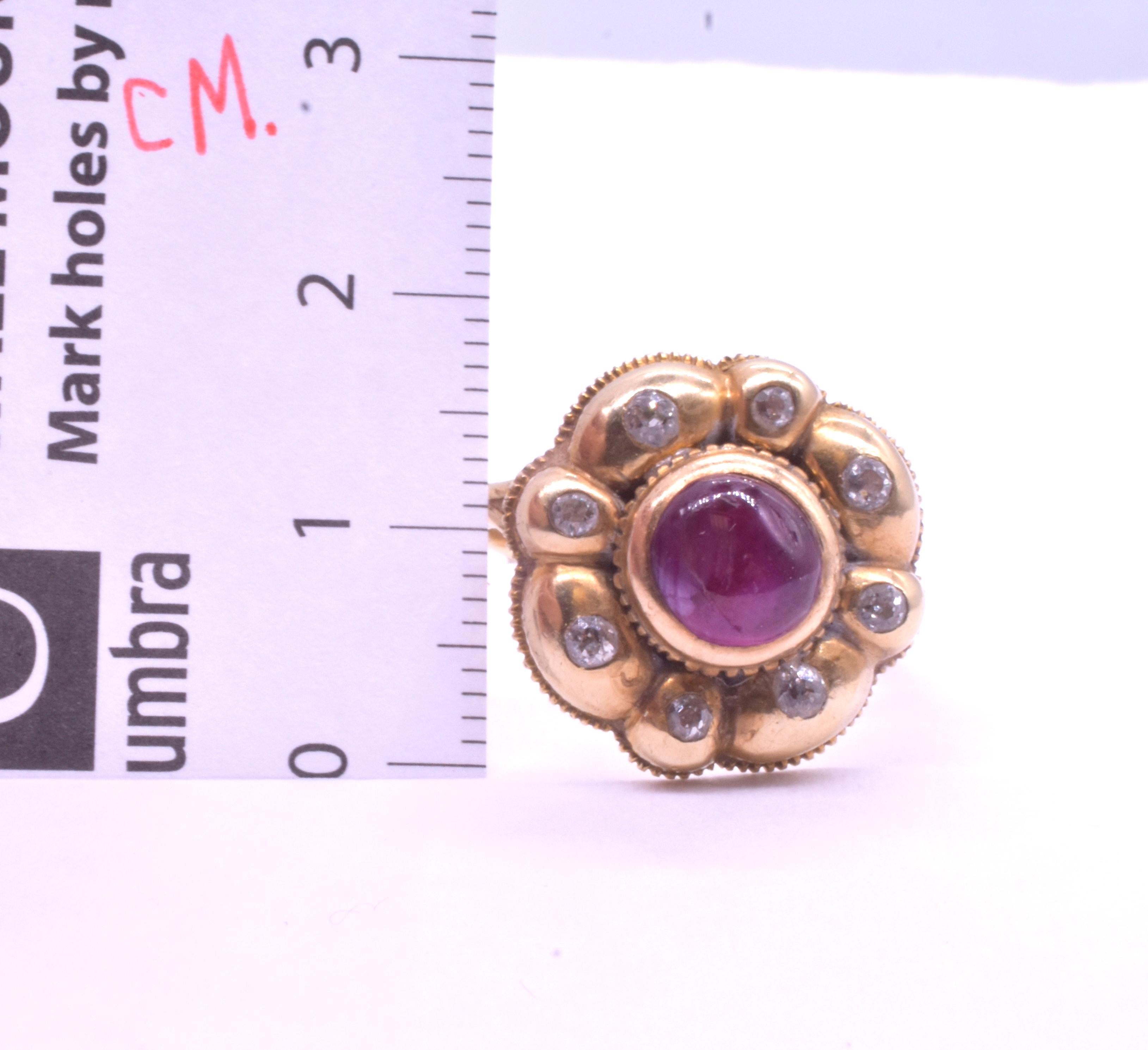 Anello Cluster iberico da 18 carati con diamanti e rubino cabochon in vendita 2