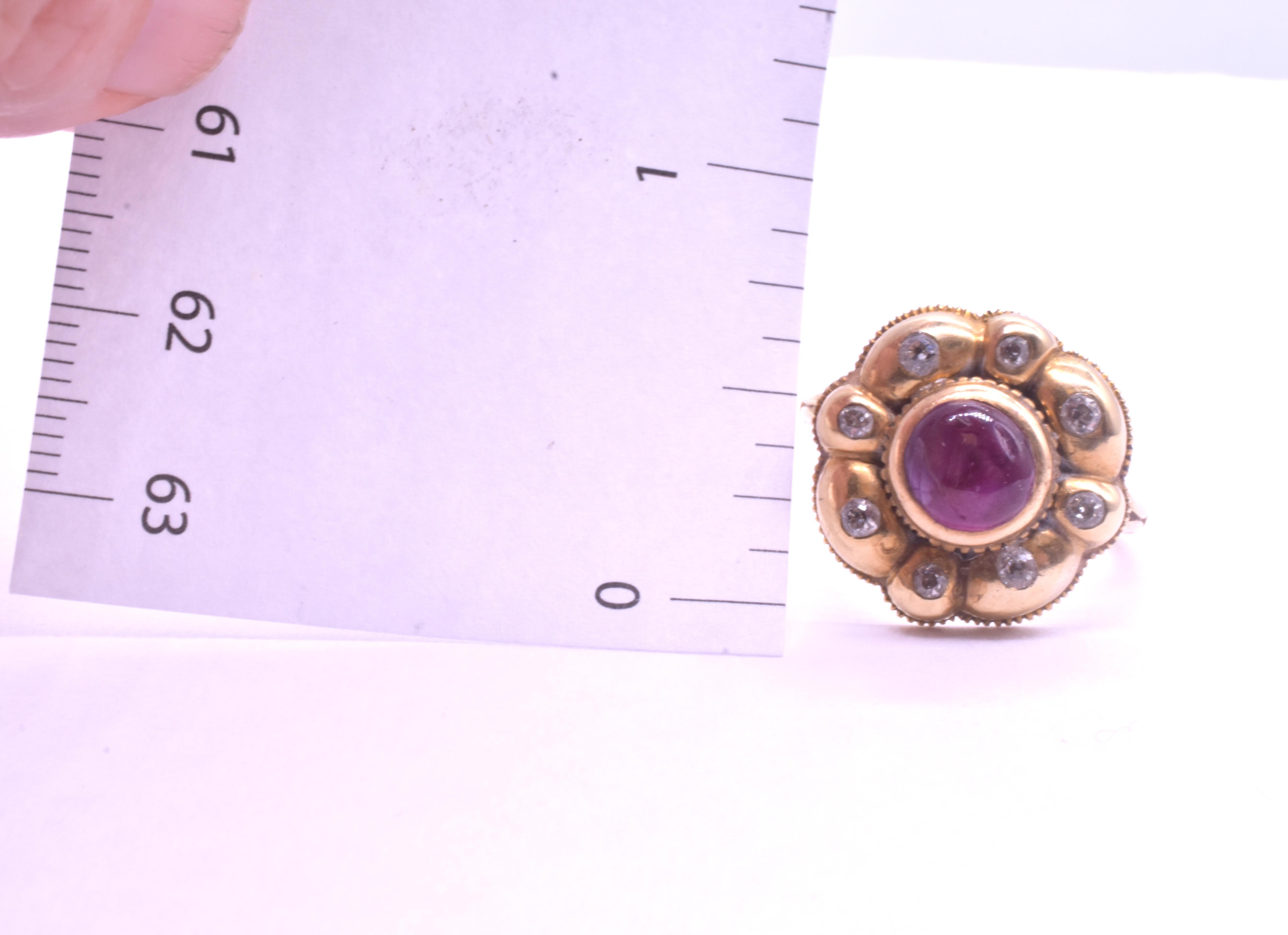 Anello Cluster iberico da 18 carati con diamanti e rubino cabochon in vendita 3