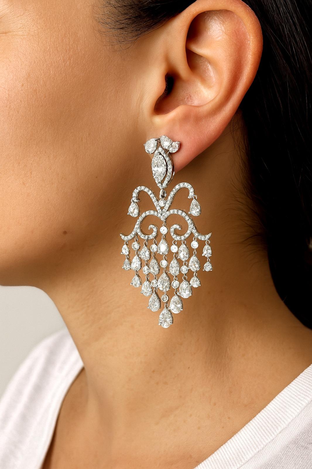 Pendientes araña de diamantes naturales de 18 quilates en oro blanco de 18 quilates, color E-F VS Corte pera en venta