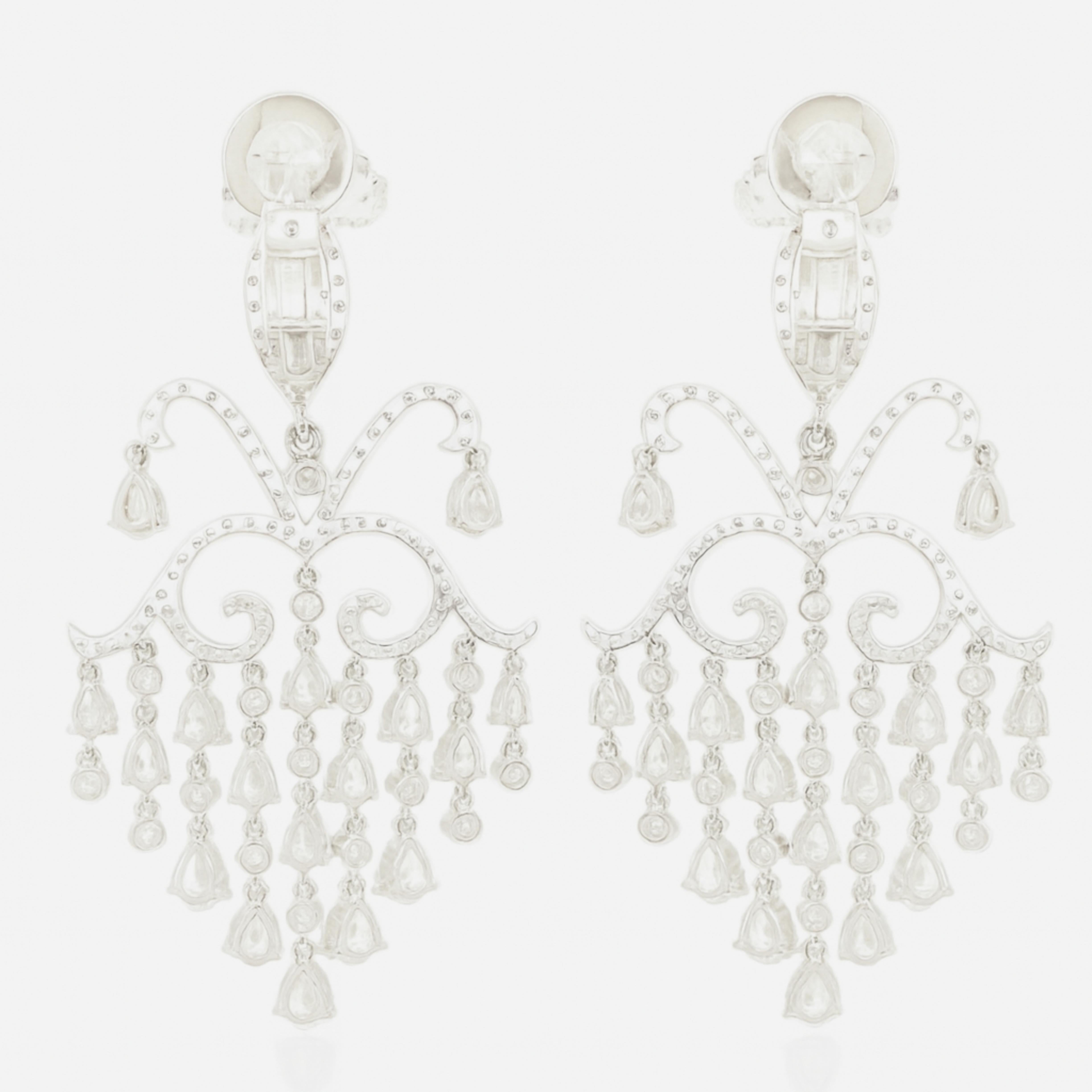 Pendientes araña de diamantes naturales de 18 quilates en oro blanco de 18 quilates, color E-F VS en Excelente estado para la venta en Chicago, IL