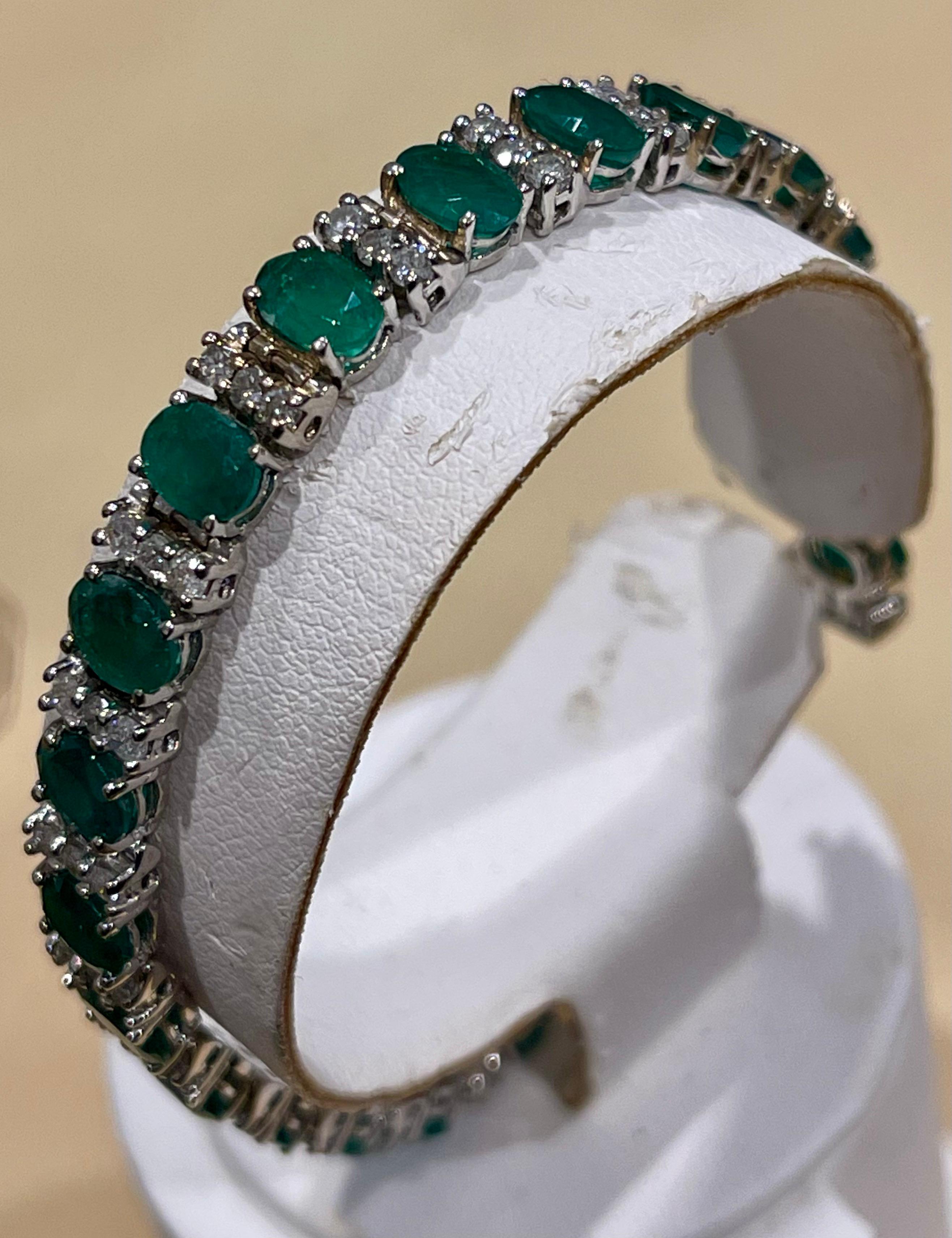 Women's 18 carat Natural Emerald & Diamond Cocktail Tennis Bracelet 14 Karat White Gold For Sale