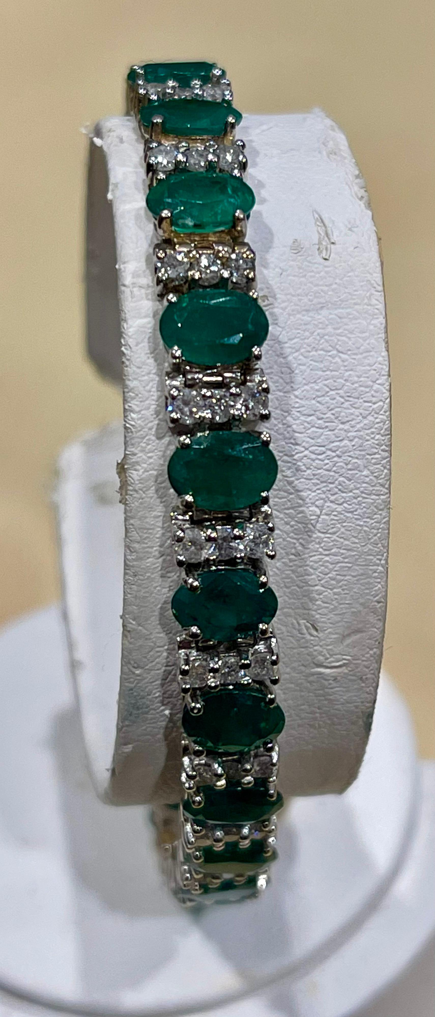 18 carat Natural Emerald & Diamond Cocktail Tennis Bracelet 14 Karat White Gold For Sale 2
