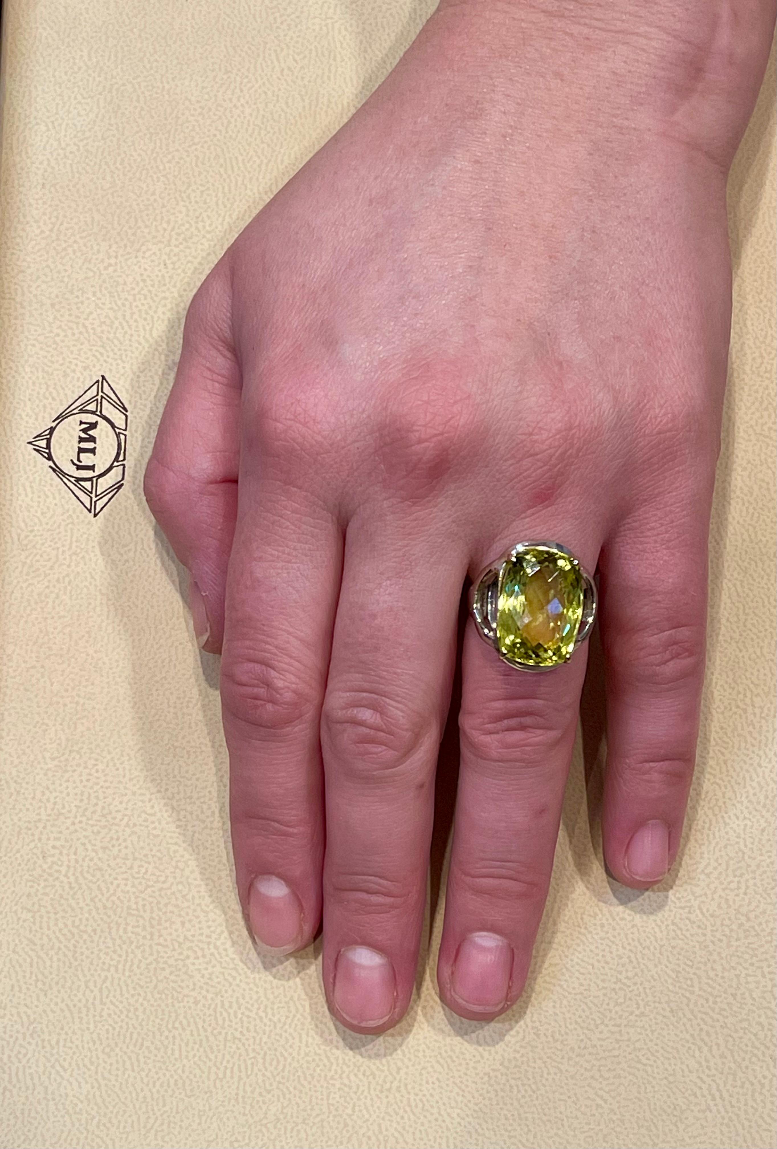18 Carat Natural Lemmon Topaz Checkerboard Cocktail Ring 18 Karat Gold, Estate In Excellent Condition For Sale In New York, NY